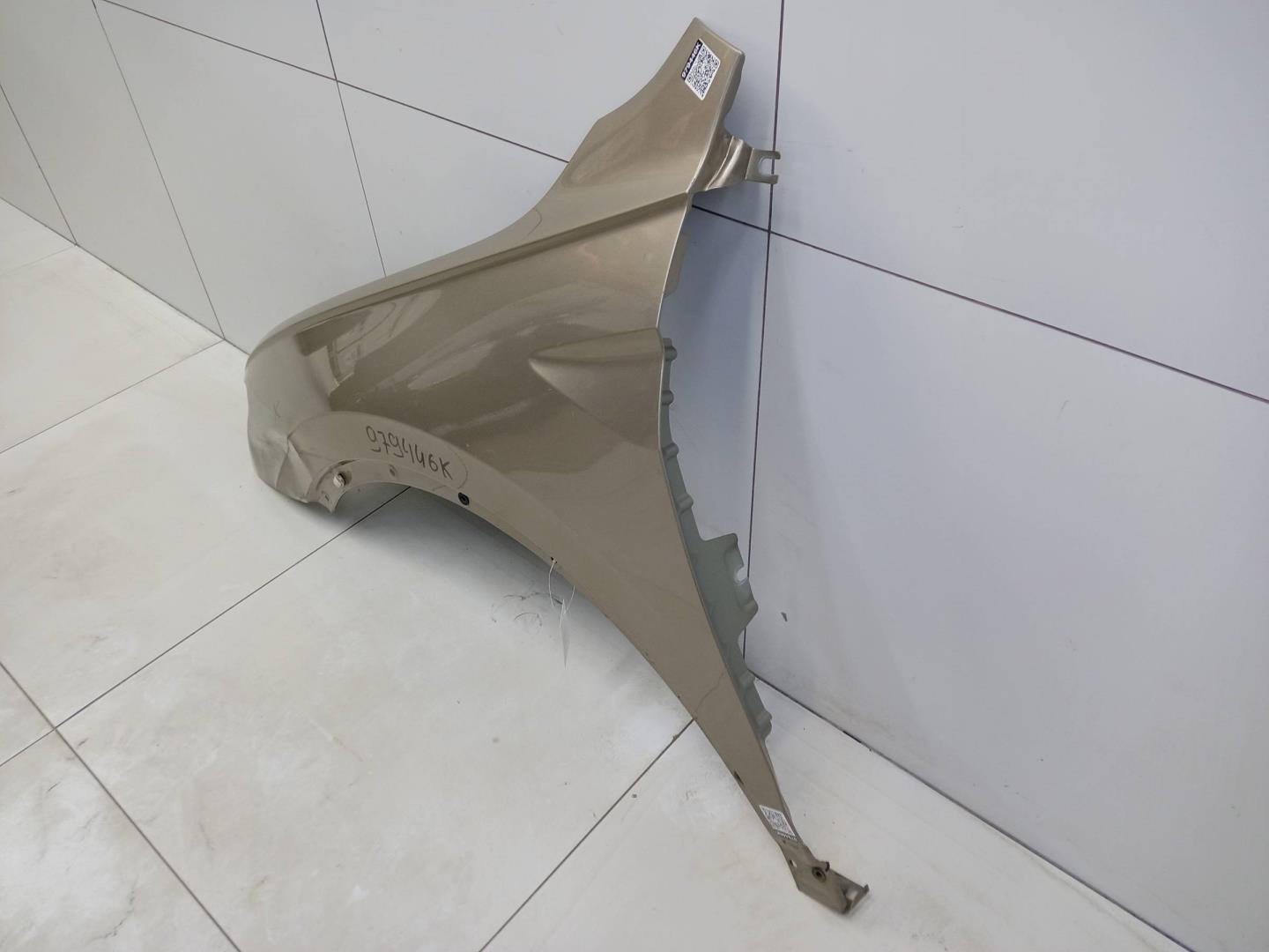 Крыло переднее левое