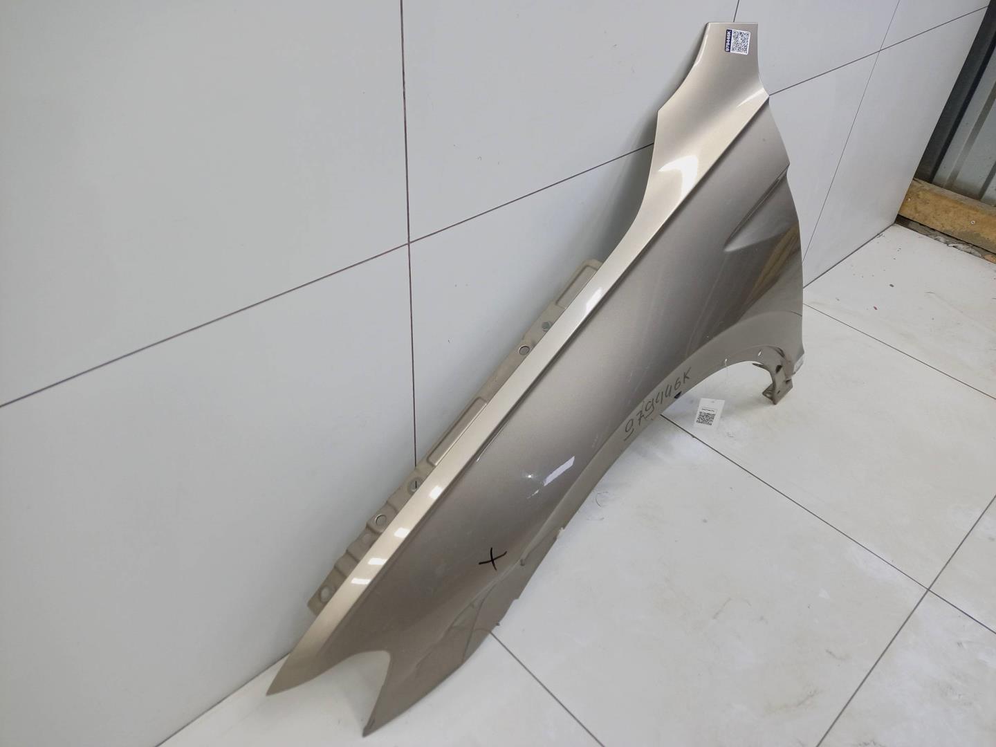 Крыло переднее левое