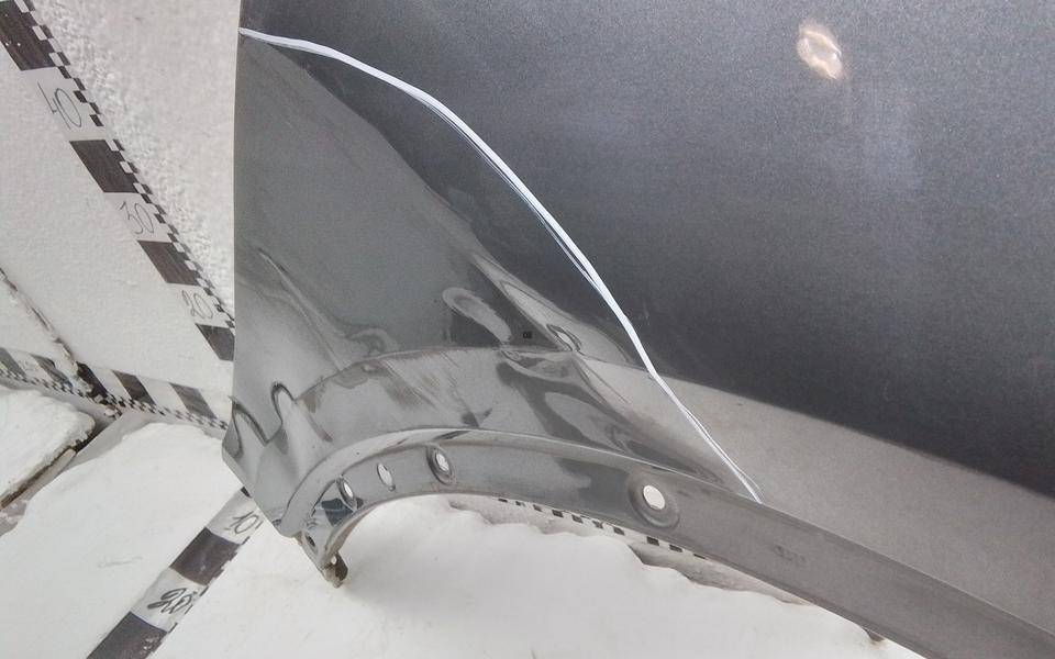 Крыло переднее правое