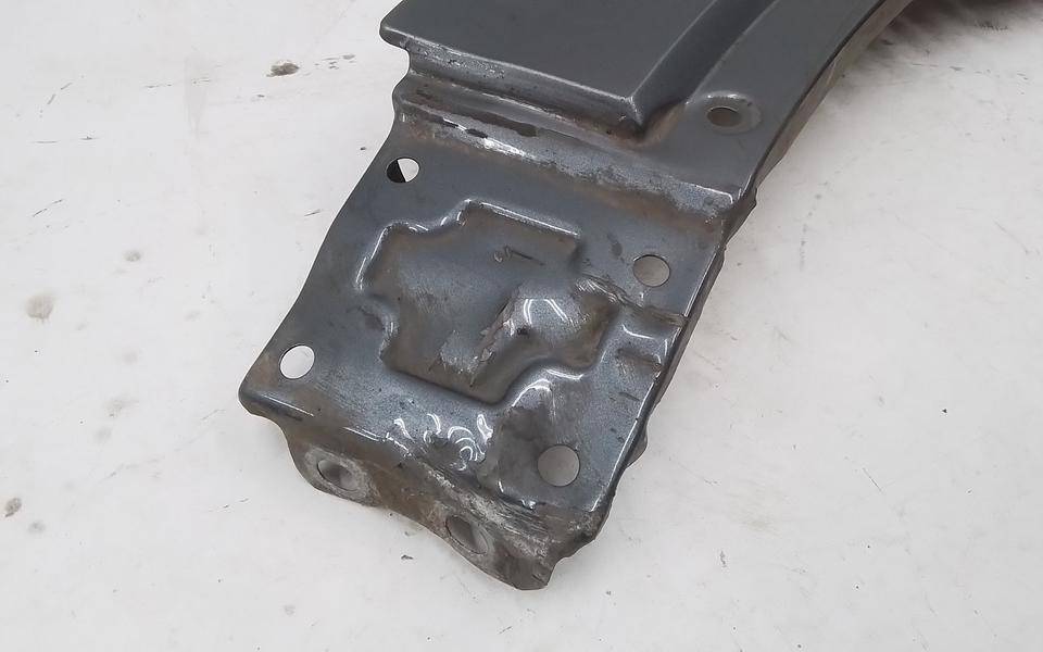 Крыло переднее правое