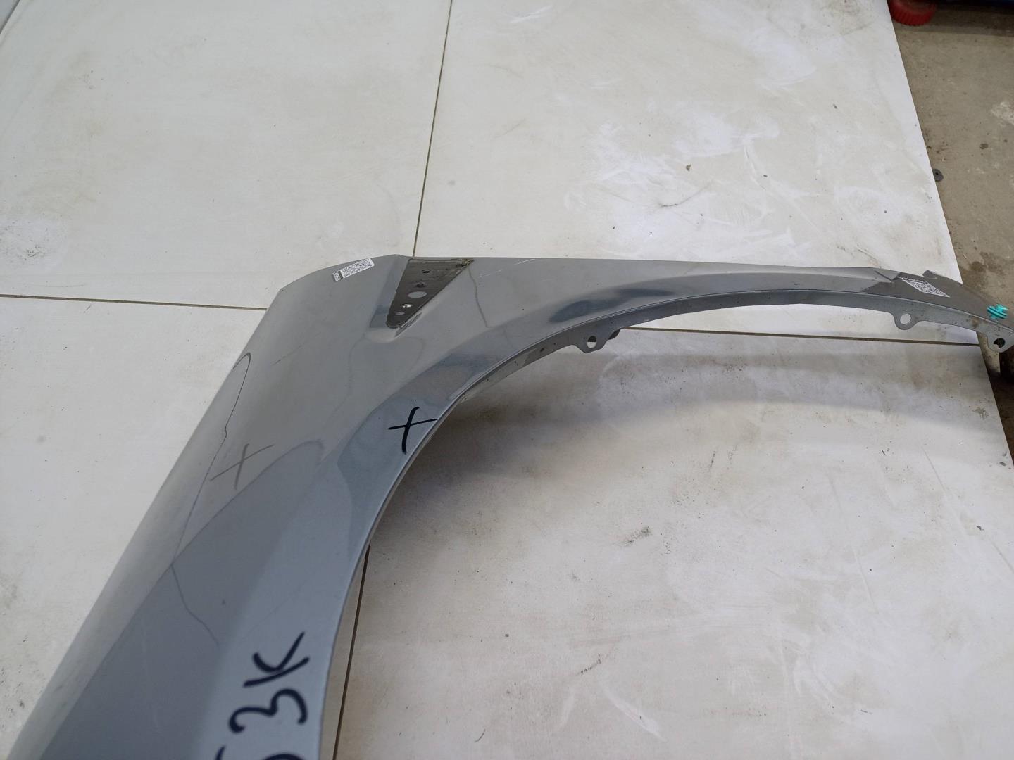 Крыло переднее левое