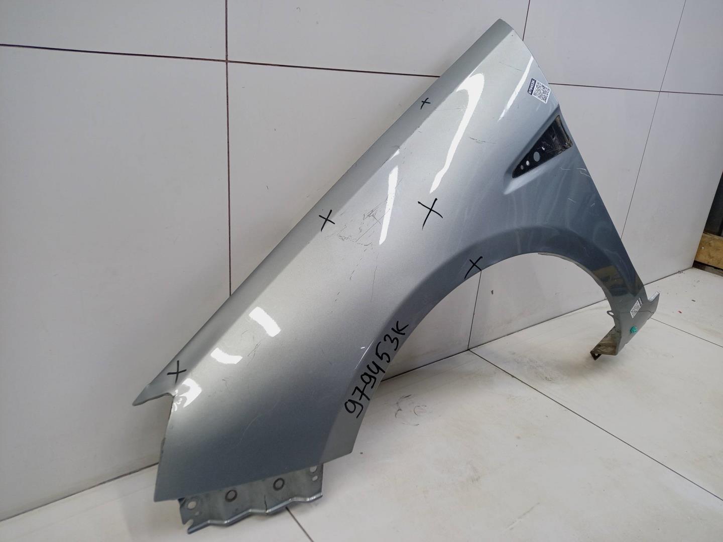 Крыло переднее левое