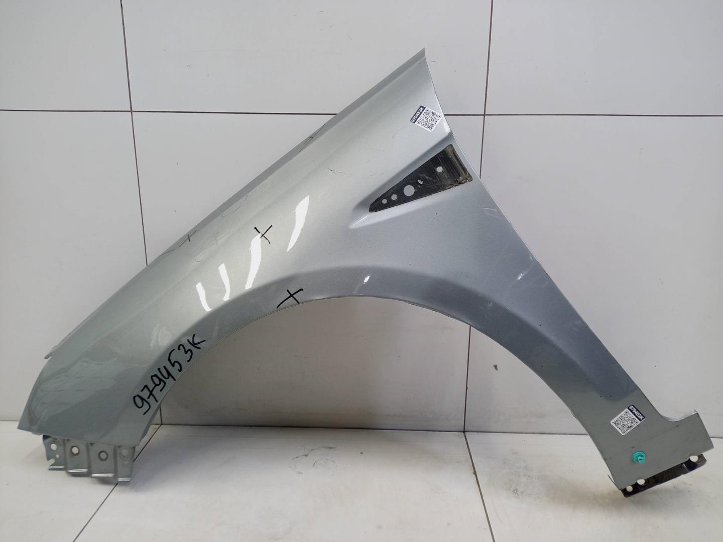 Крыло переднее левое