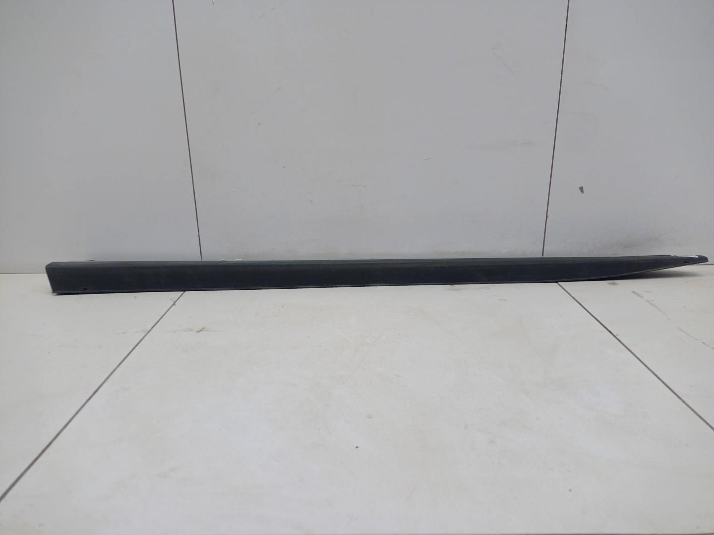 Накладка двери передней правой