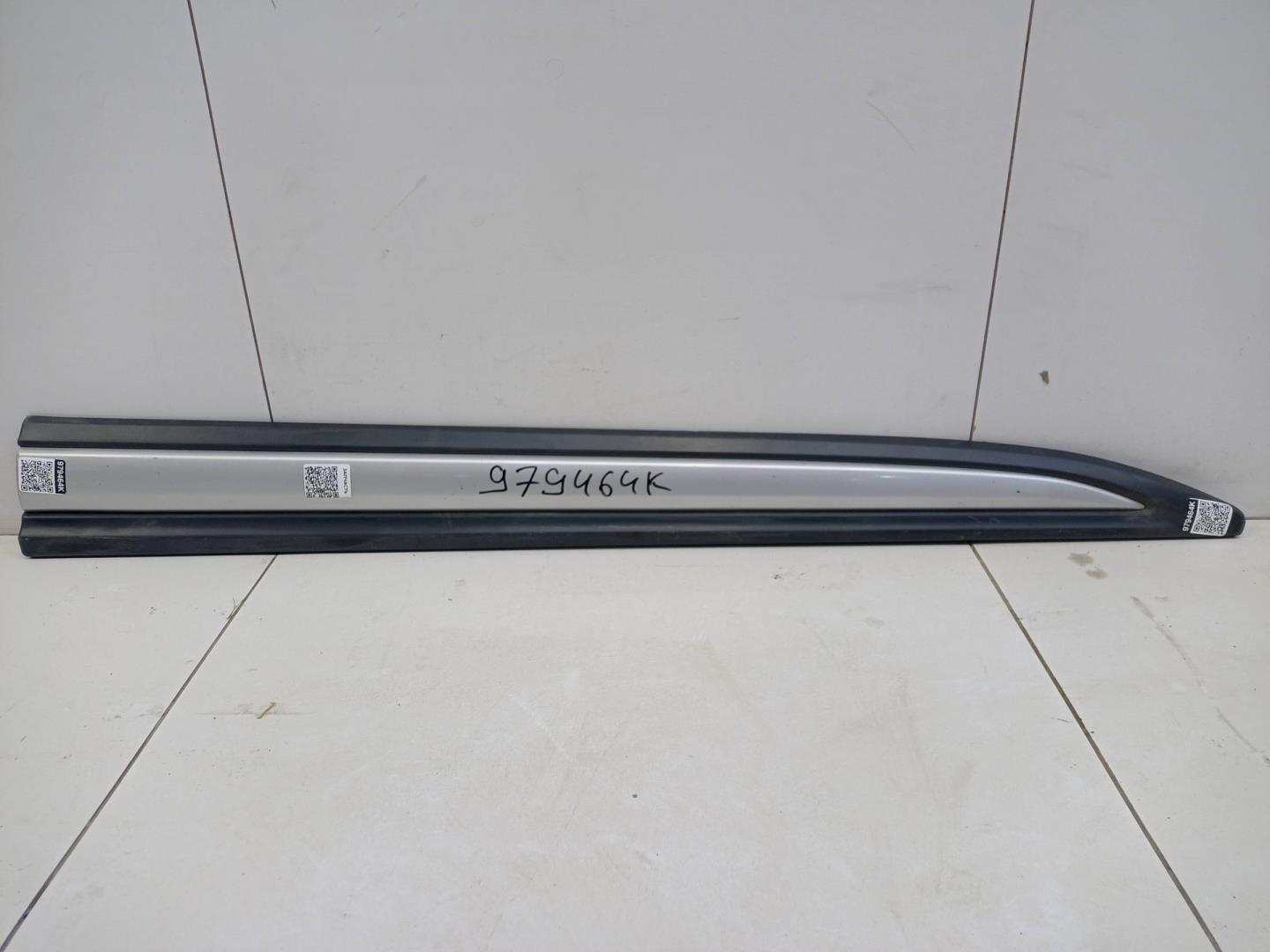 Накладка двери передней правой