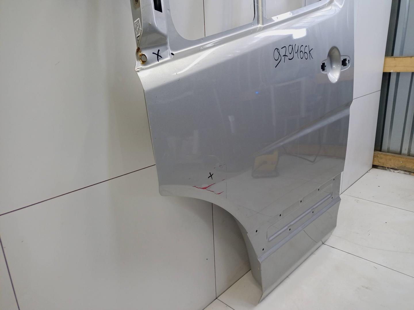 Дверь передняя левая