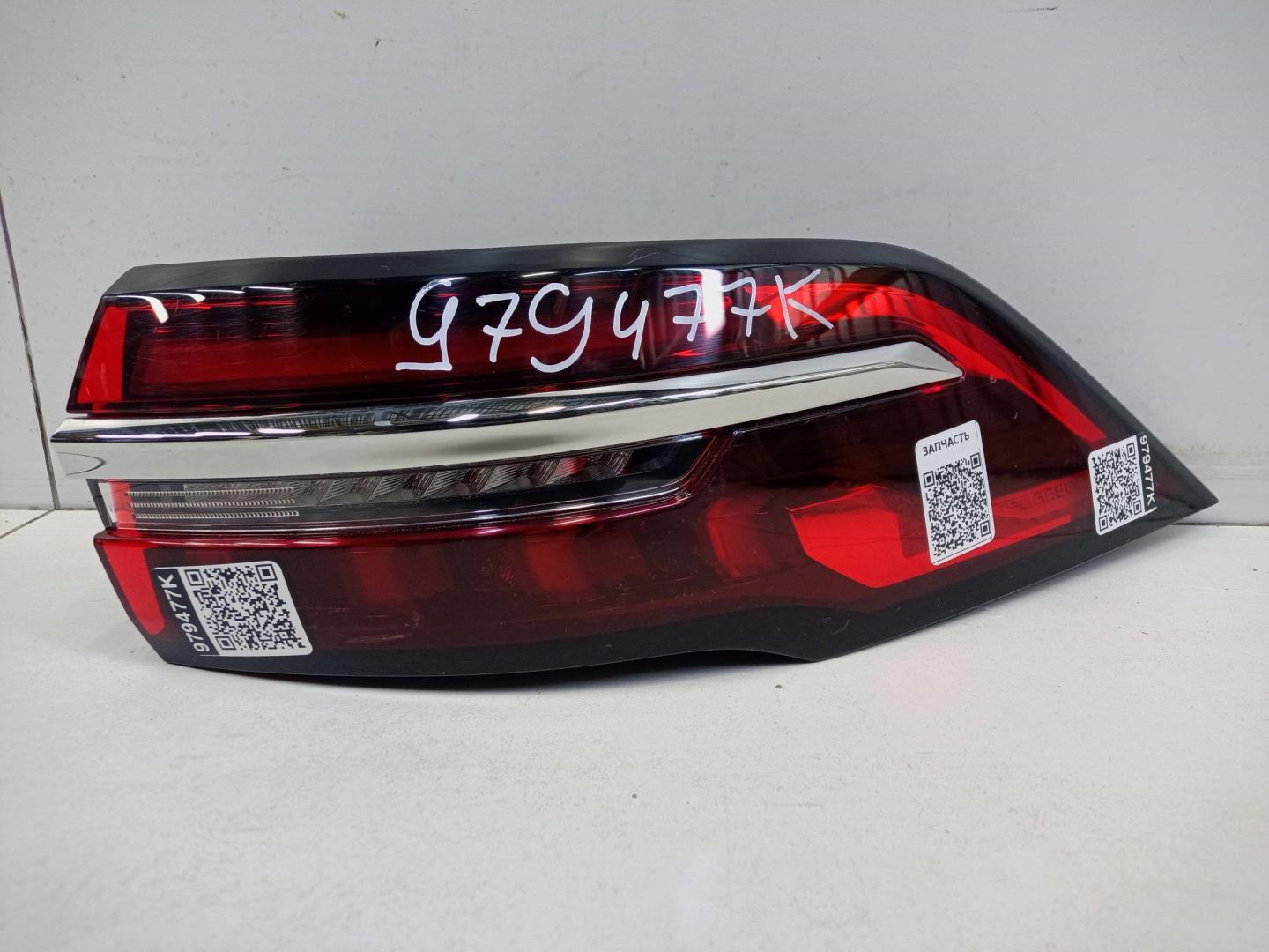 Фонарь задний наружный правый