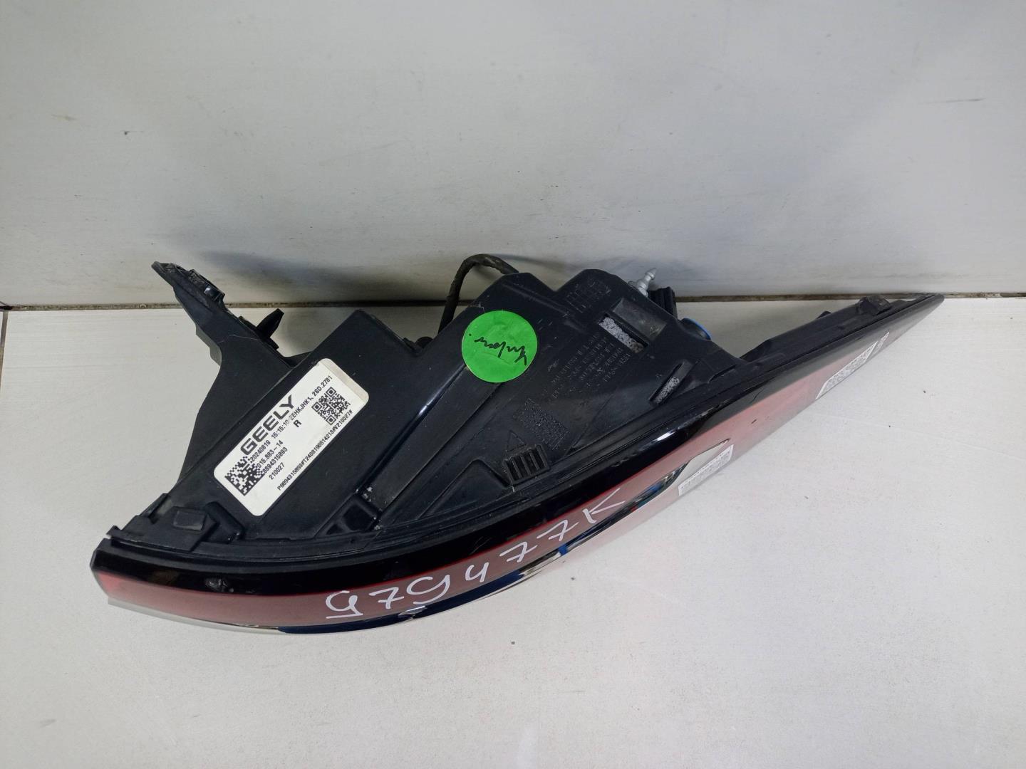 Фонарь задний наружный правый