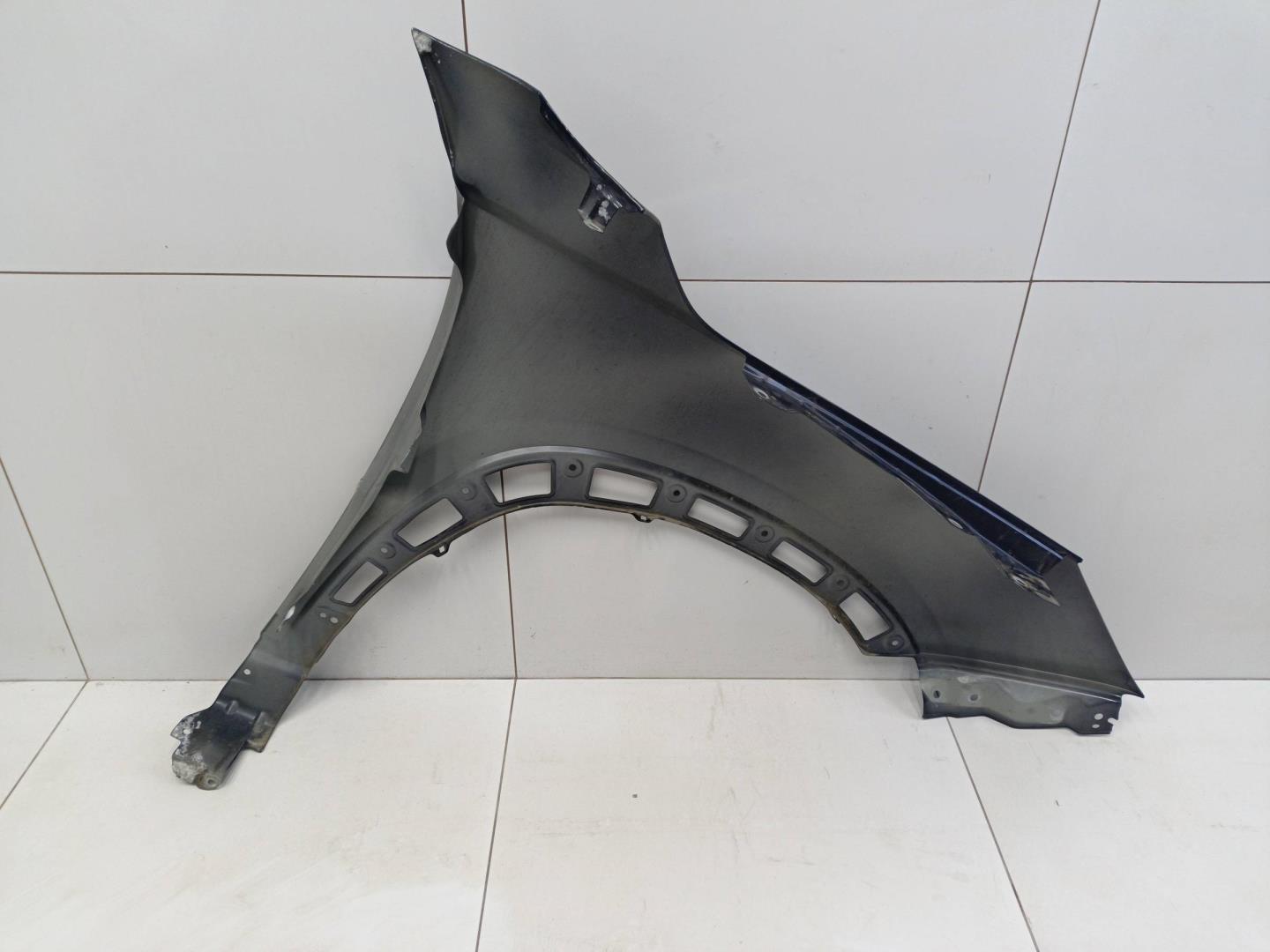 Крыло переднее левое