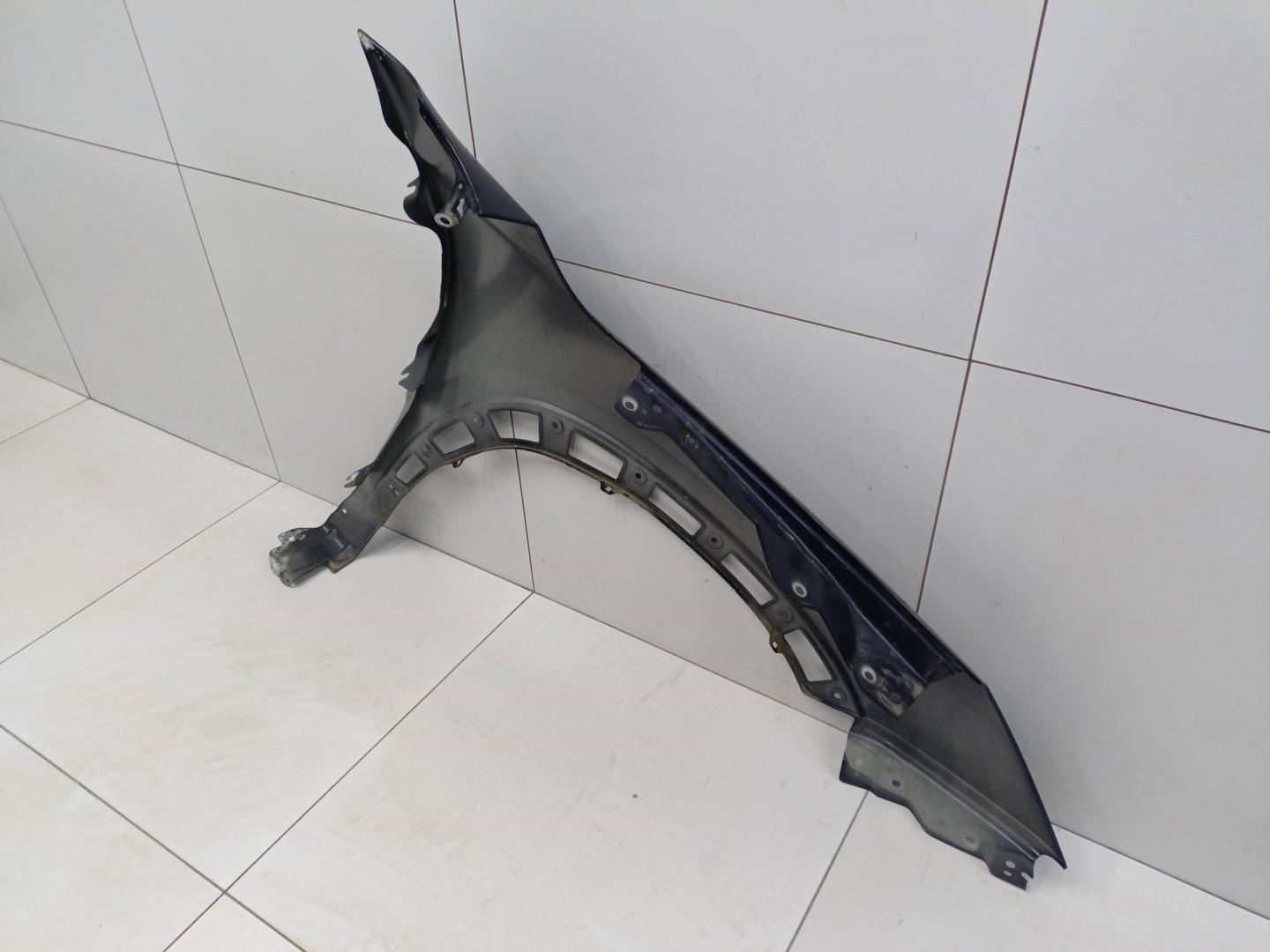 Крыло переднее левое