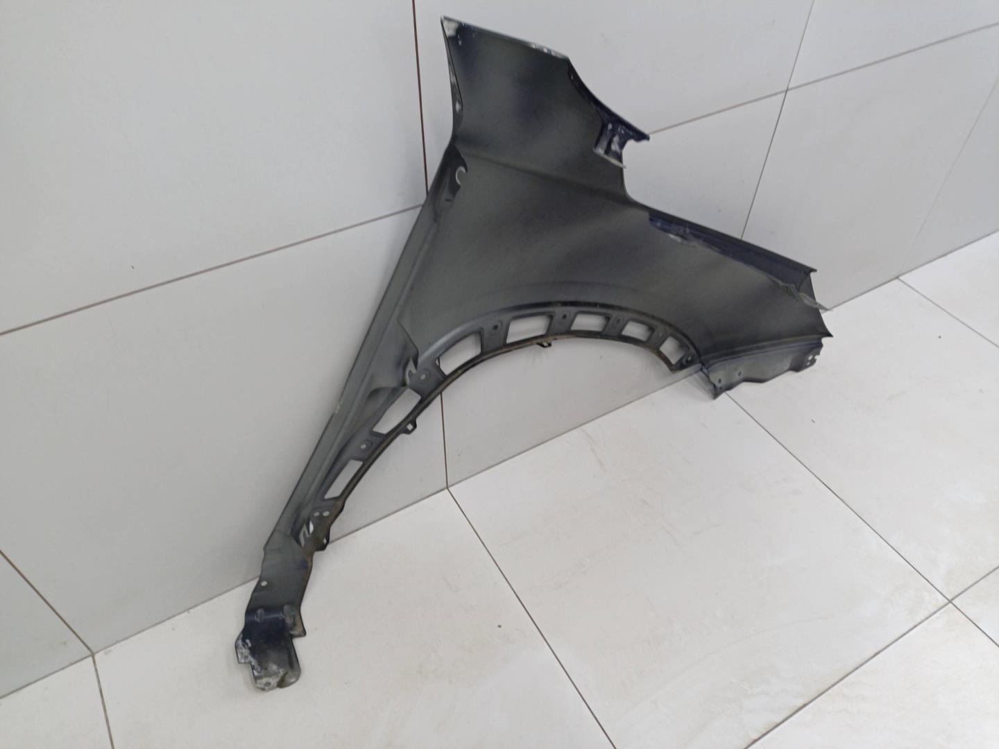 Крыло переднее левое