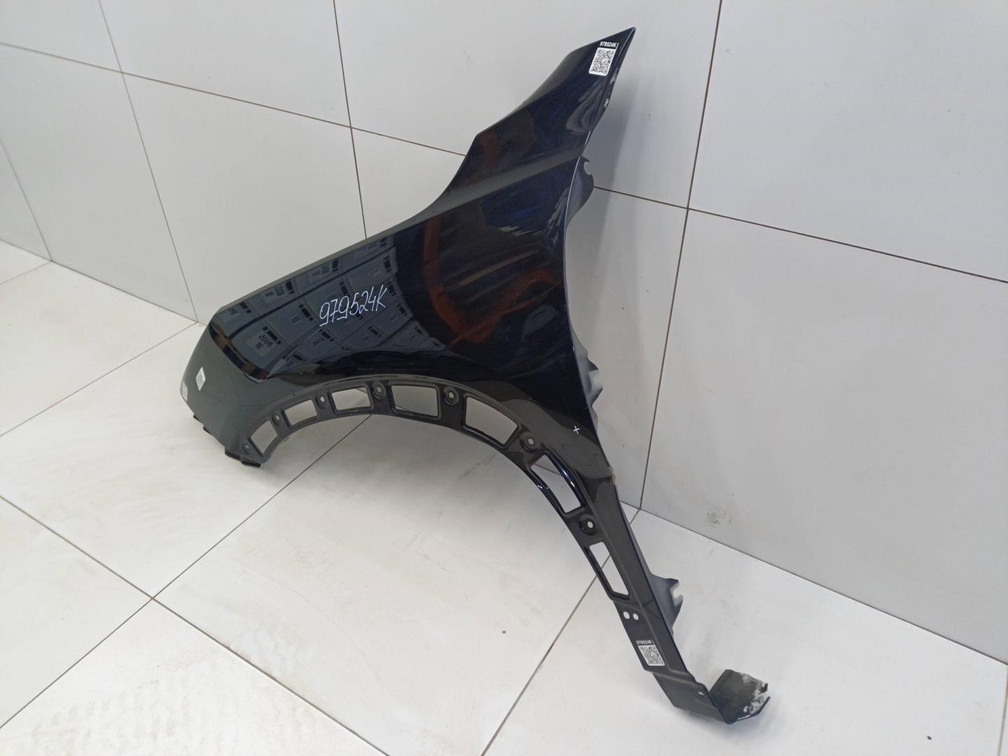 Крыло переднее левое