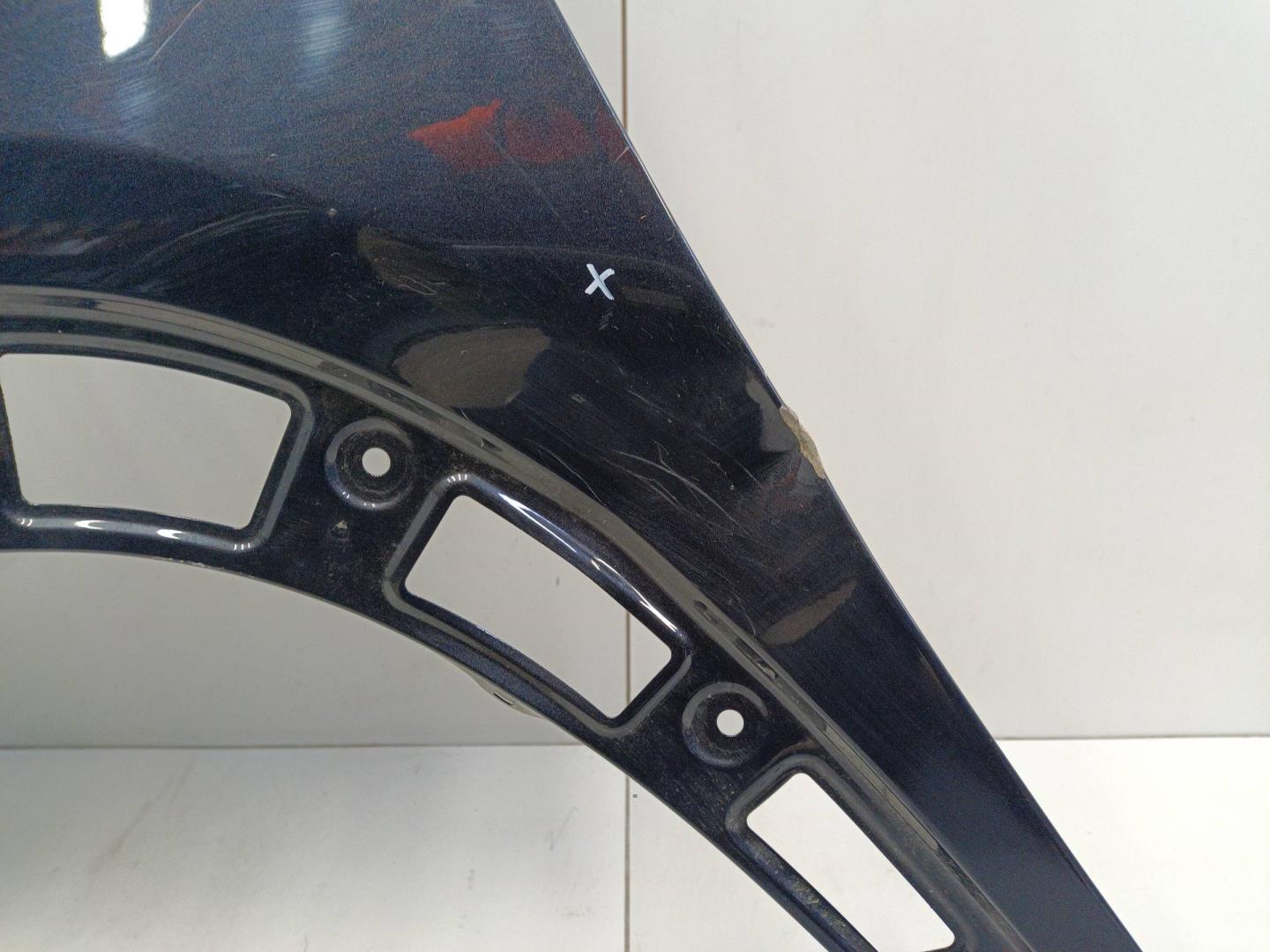 Крыло переднее левое