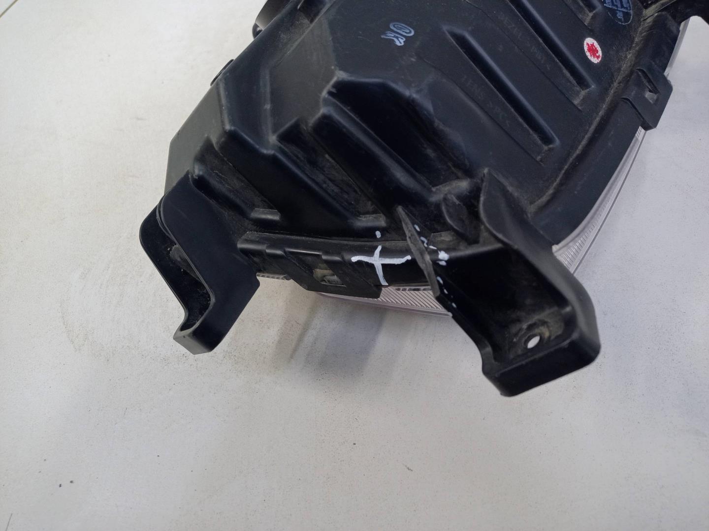 Фара противотуманная левая