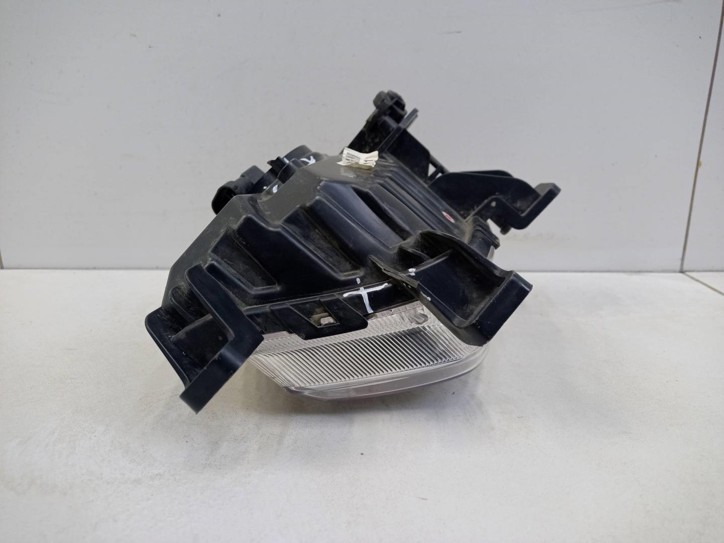 Фара противотуманная левая