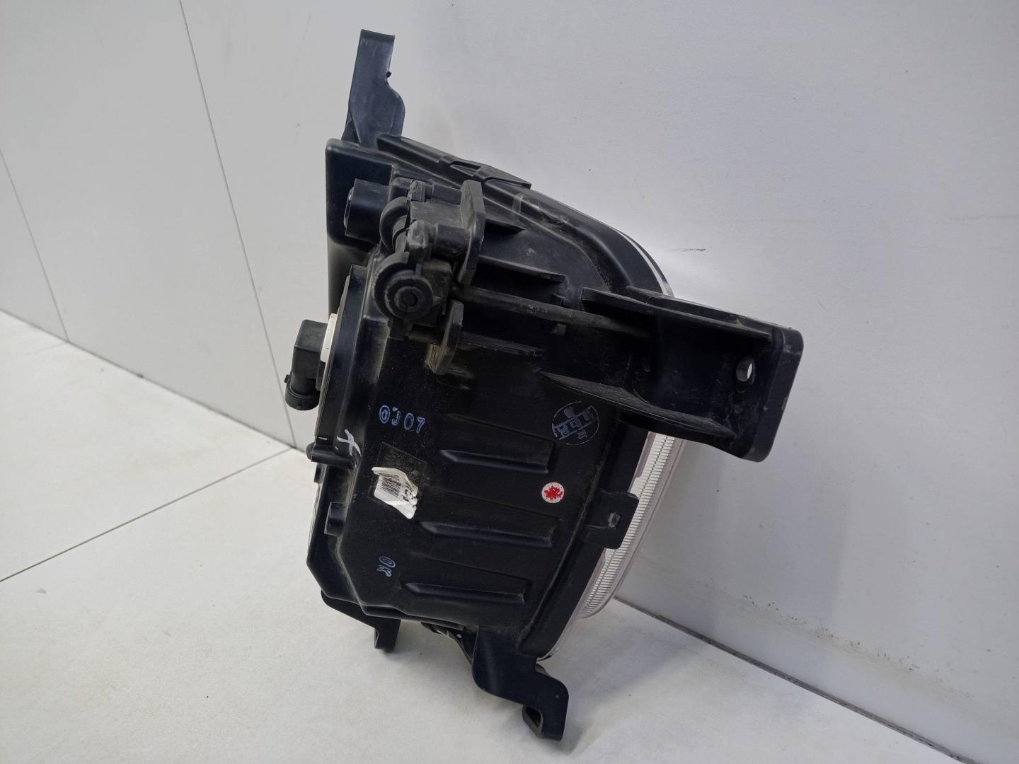 Фара противотуманная левая