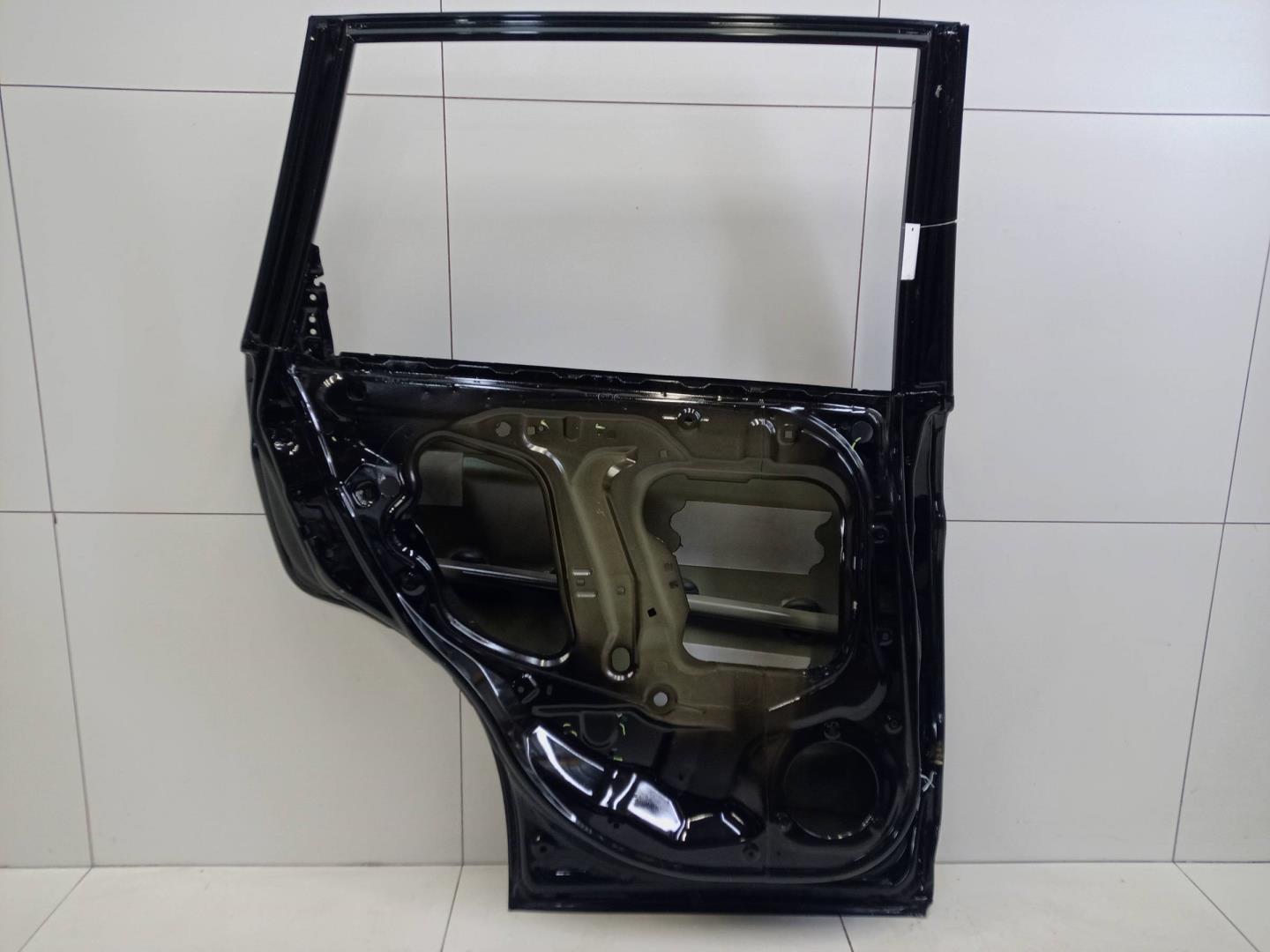 Дверь задняя левая