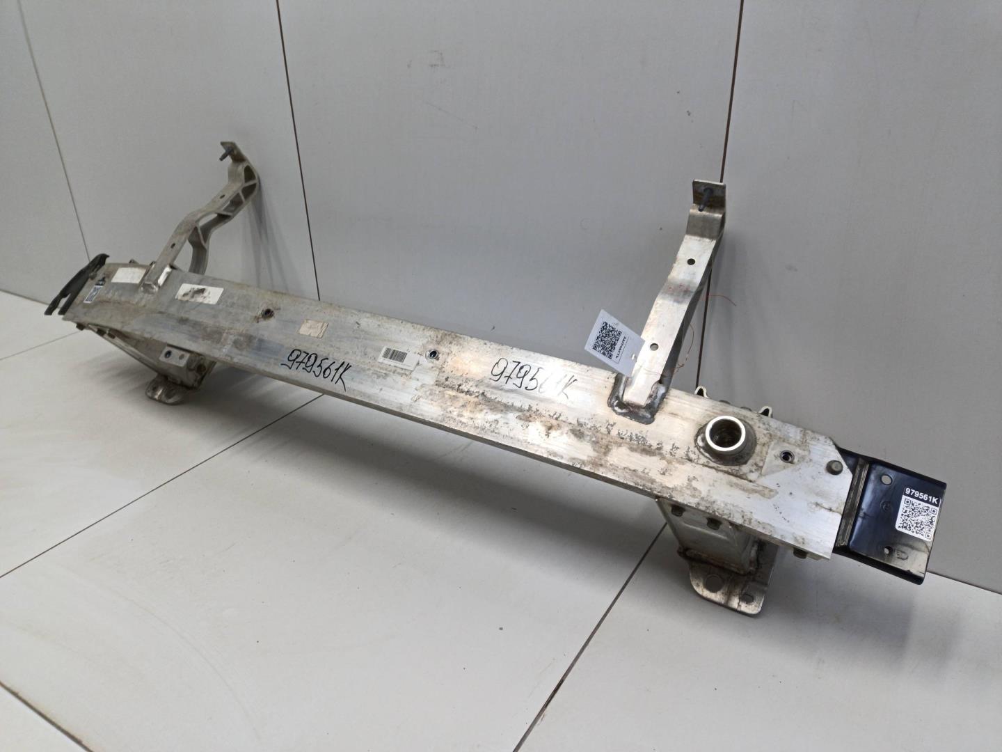 Усилитель переднего бампера