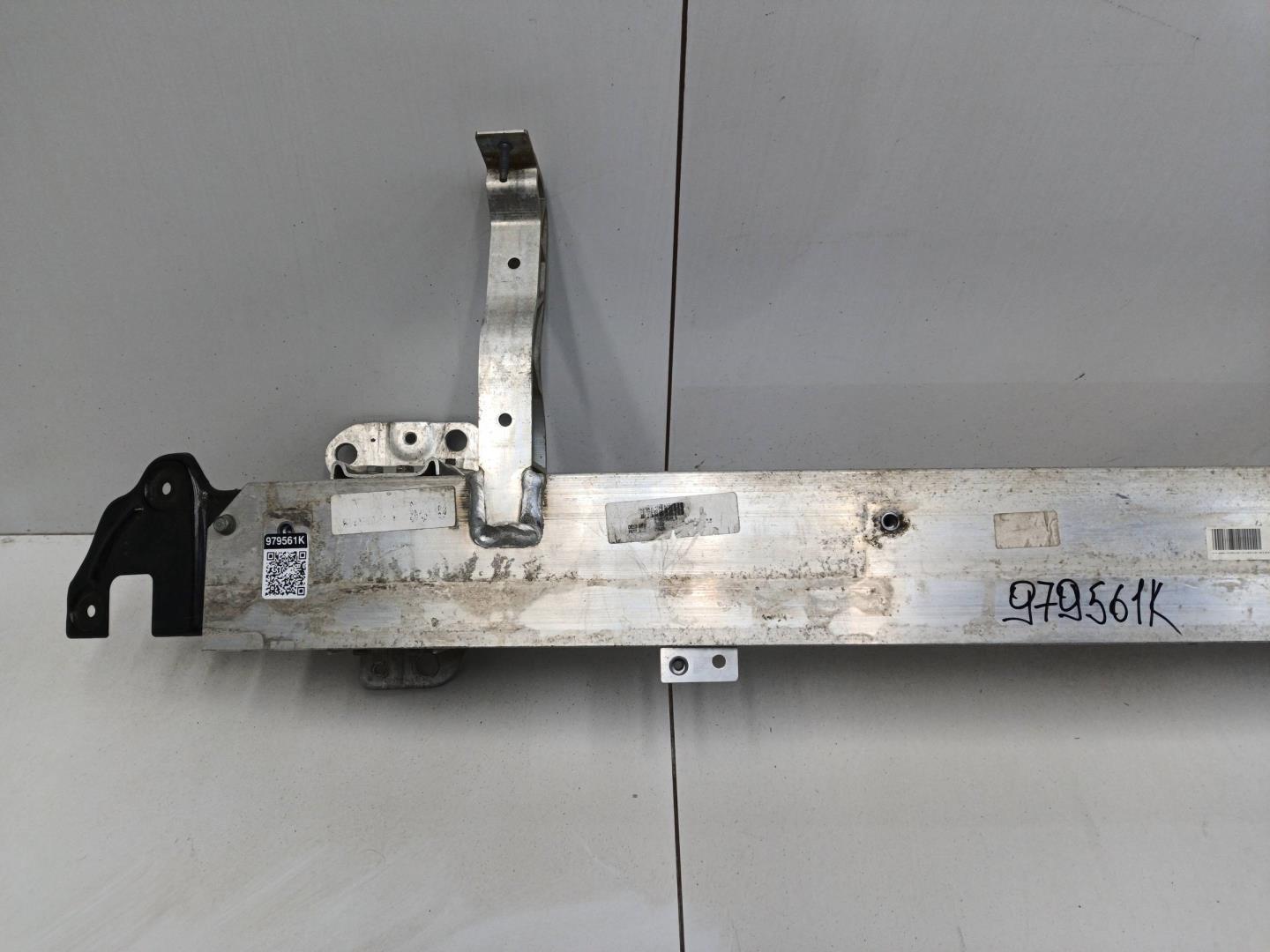 Усилитель переднего бампера