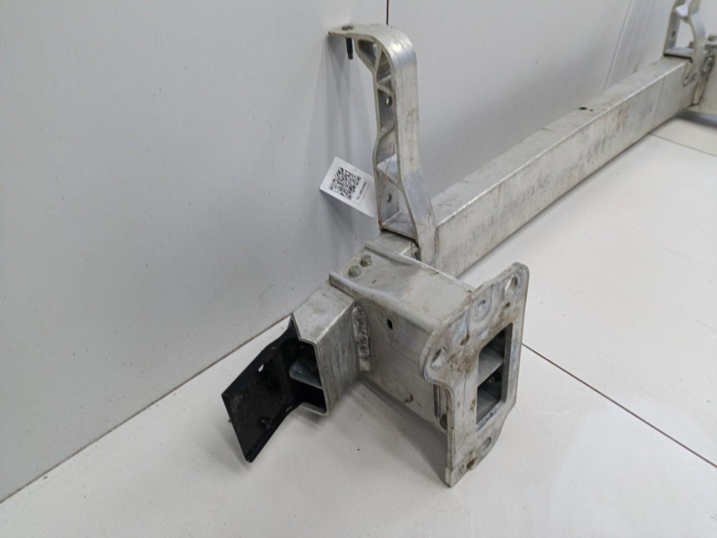 Усилитель переднего бампера