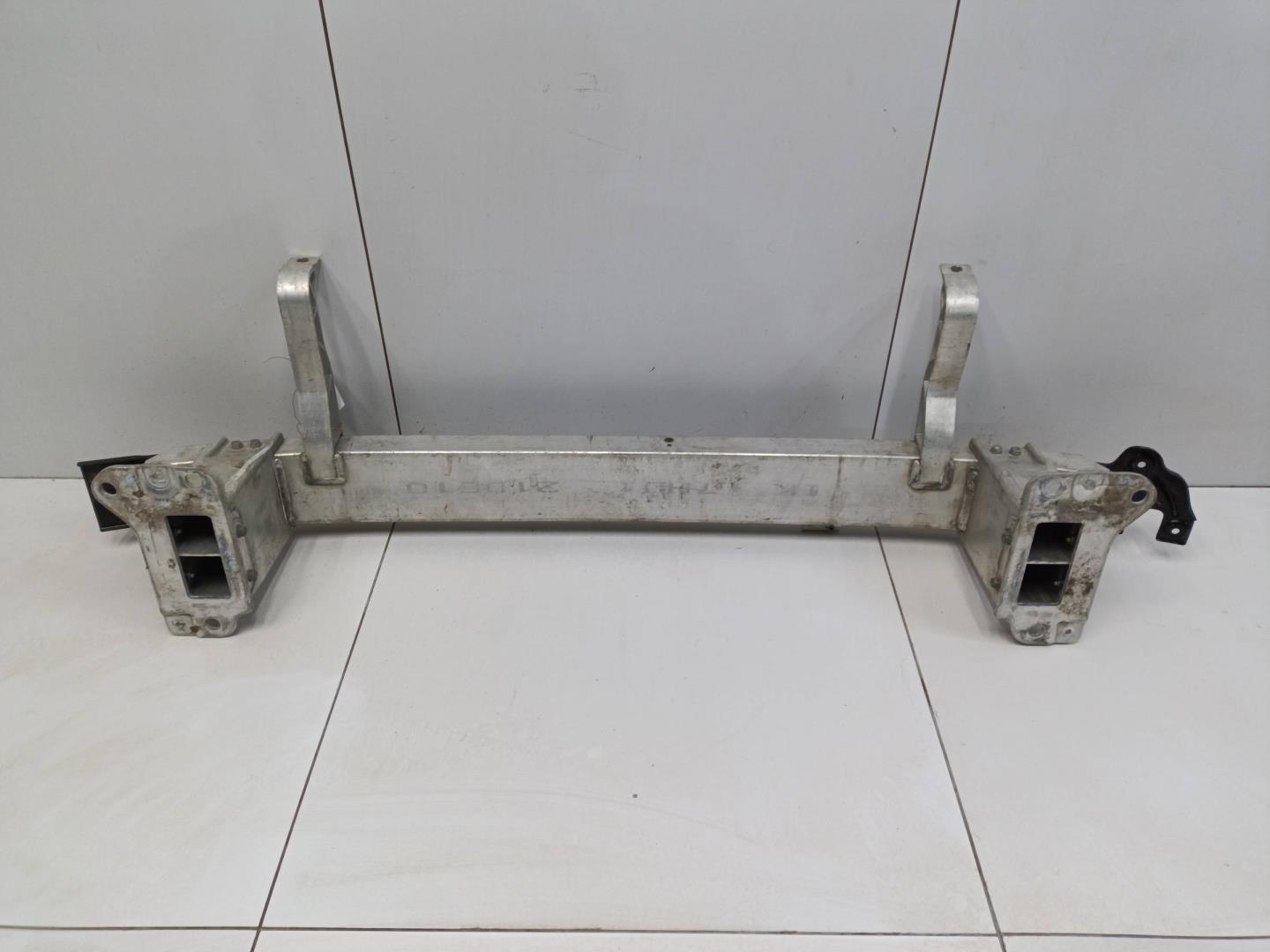 Усилитель переднего бампера