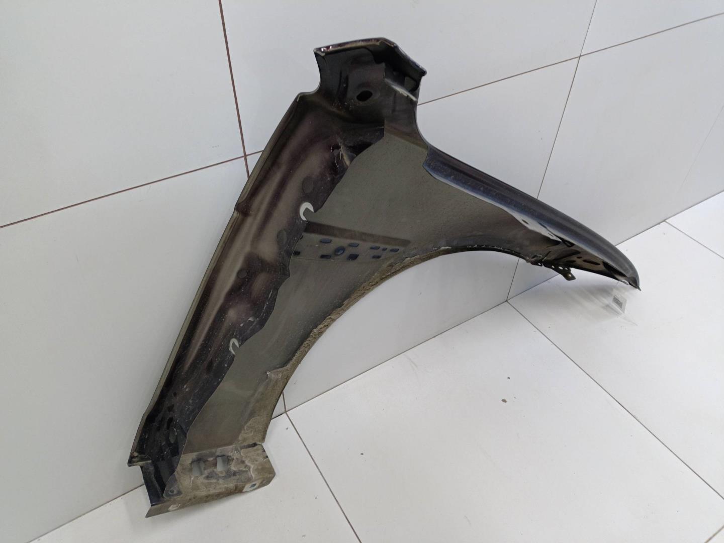 Крыло переднее левое