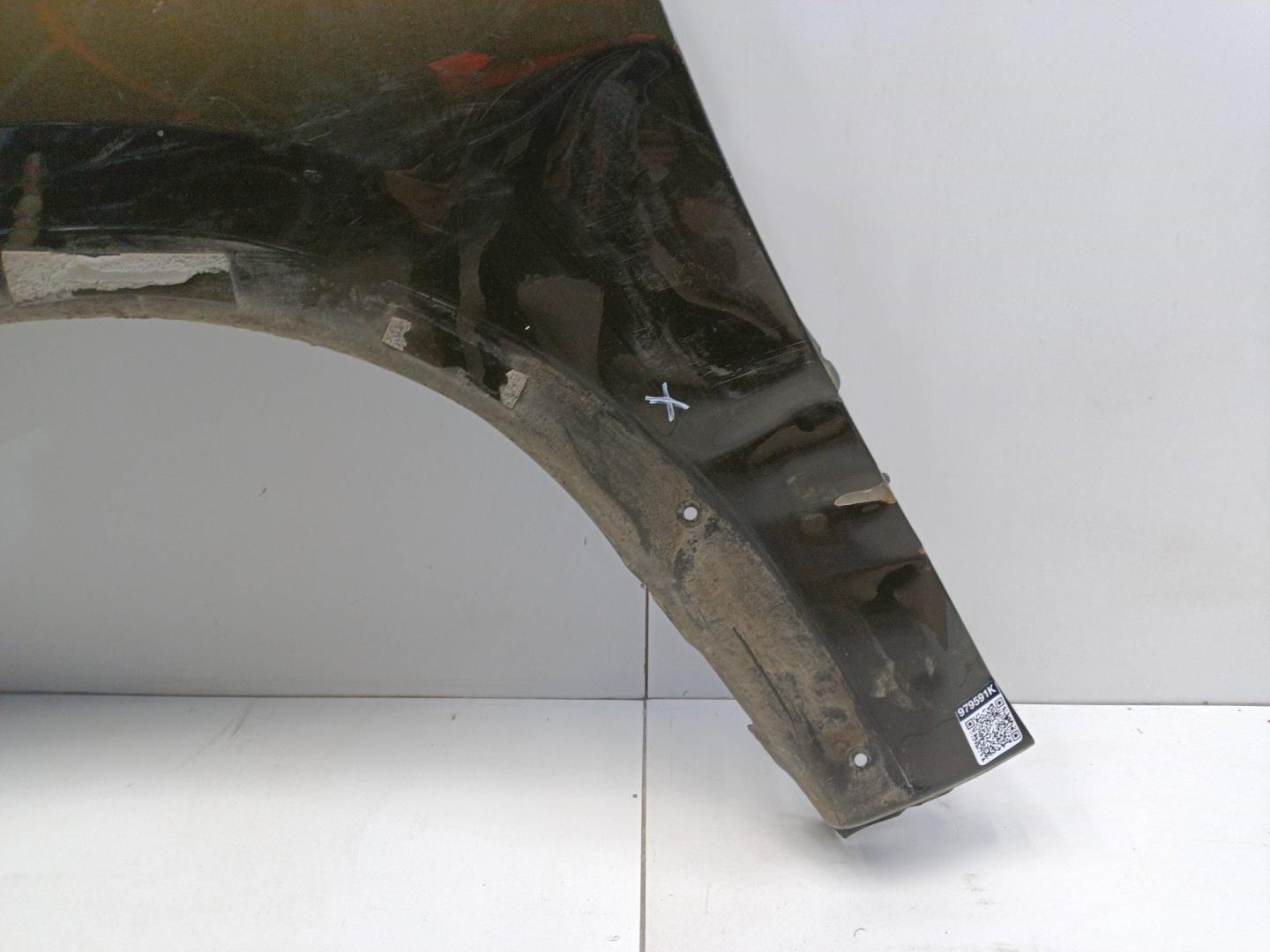 Крыло переднее левое