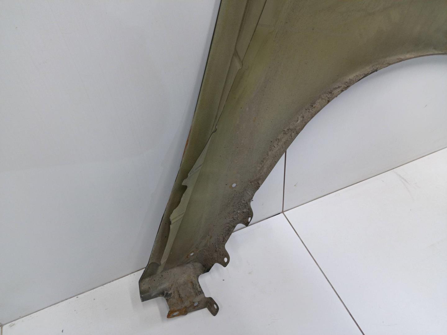 Крыло переднее левое