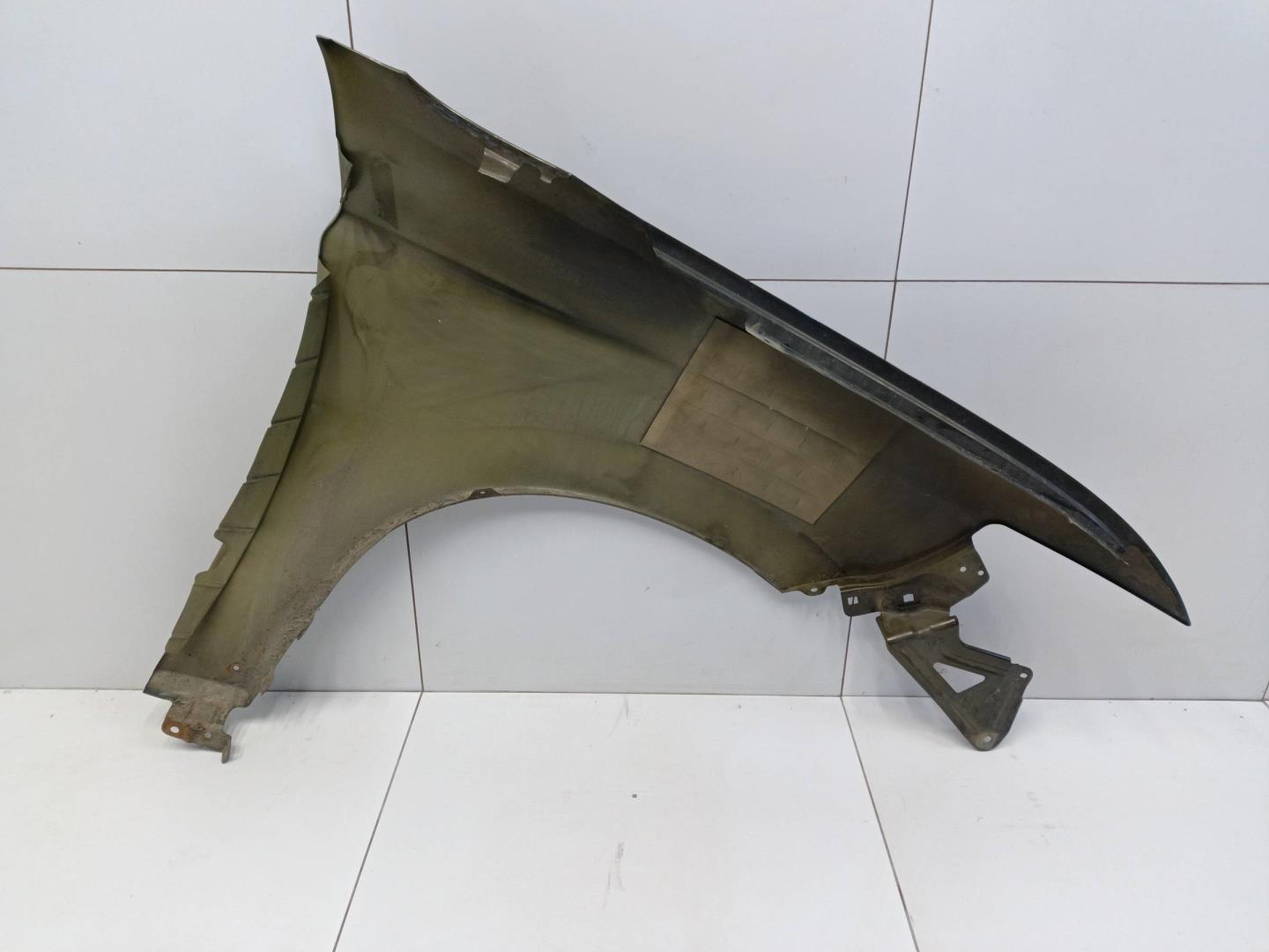 Крыло переднее левое