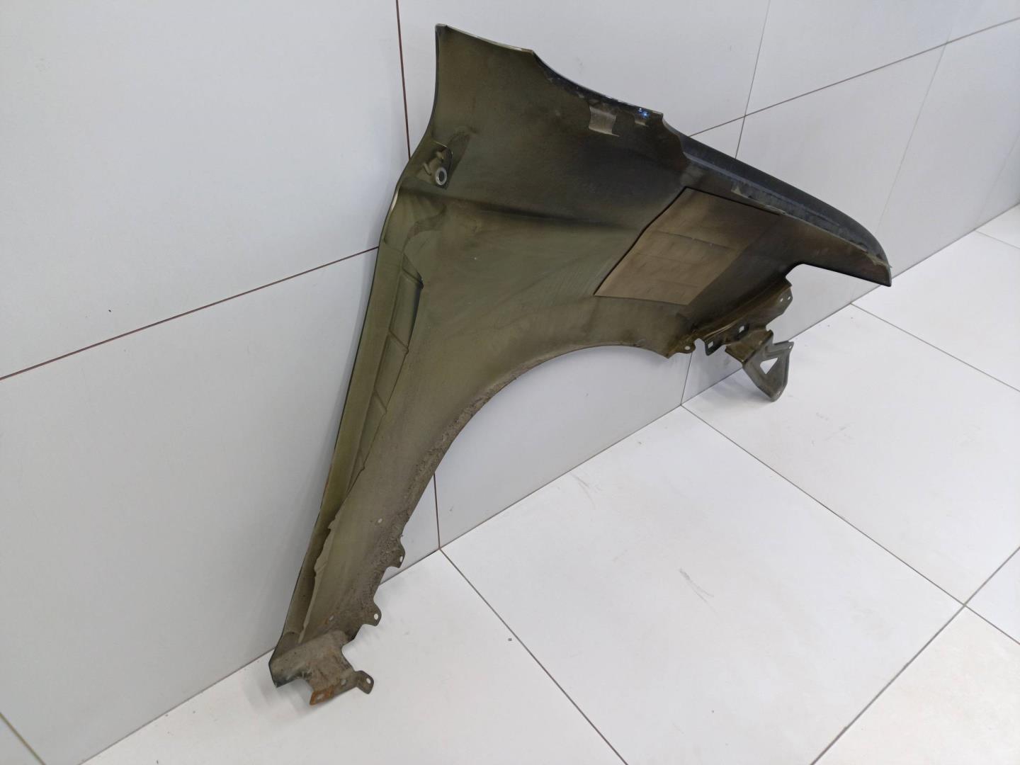 Крыло переднее левое