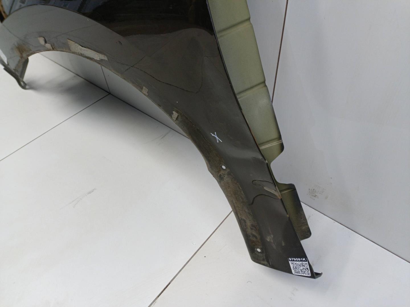 Крыло переднее левое