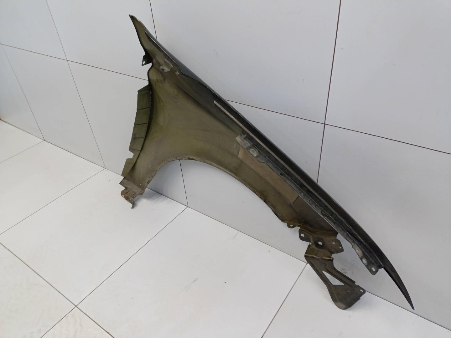 Крыло переднее левое