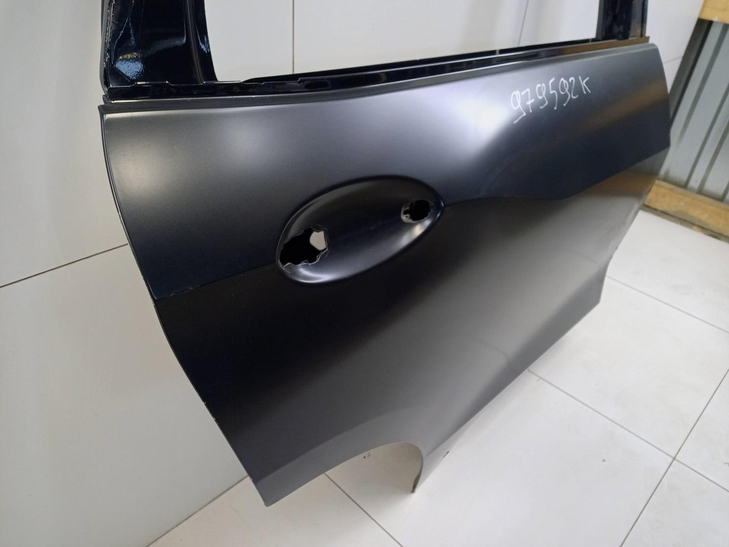 Дверь задняя правая