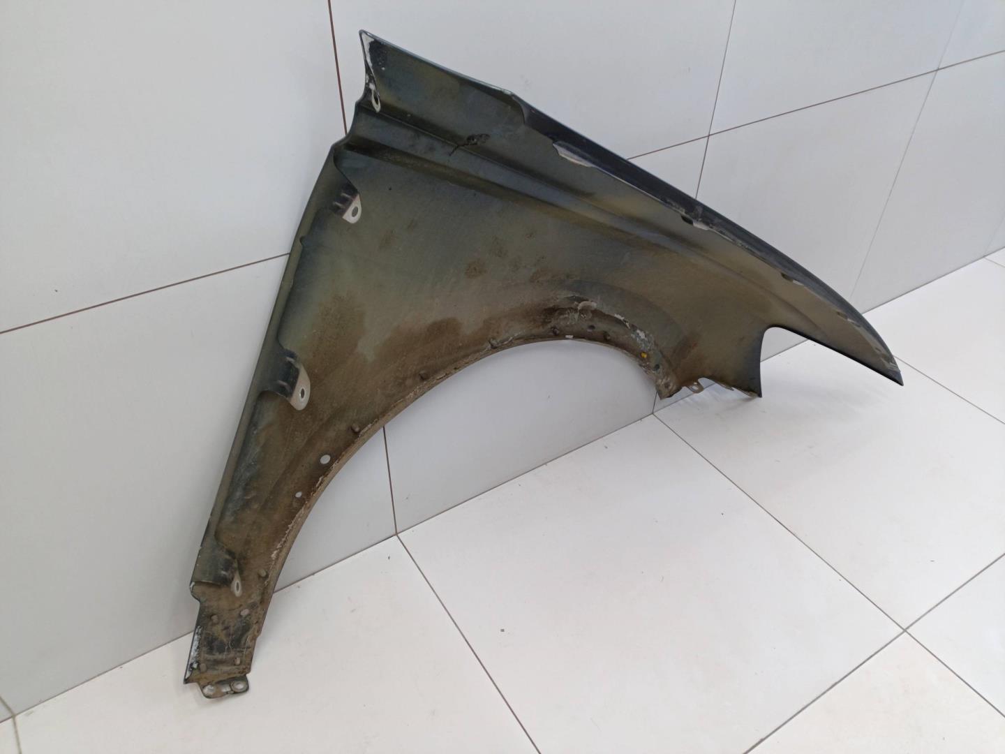 Крыло переднее левое