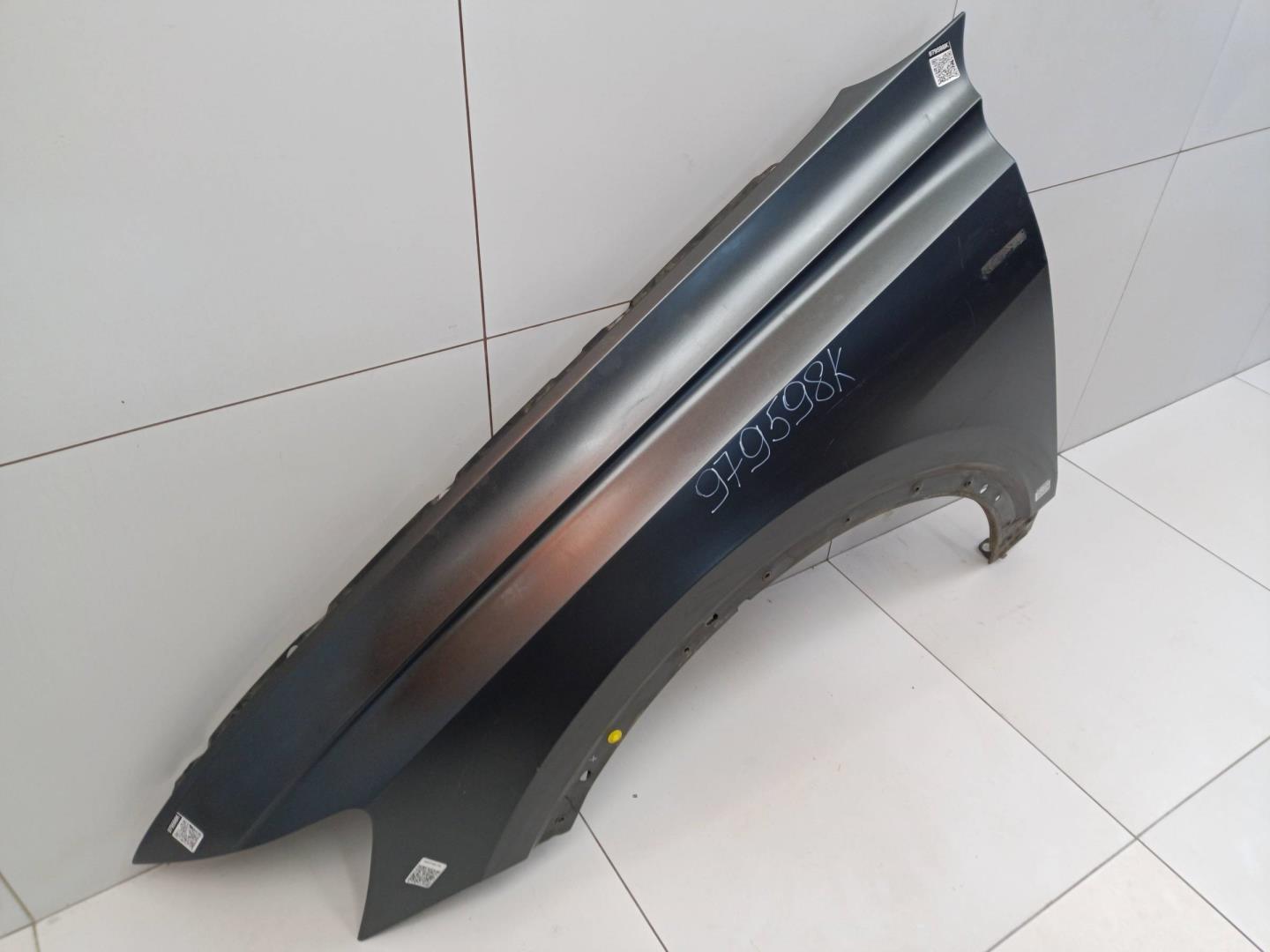 Крыло переднее левое