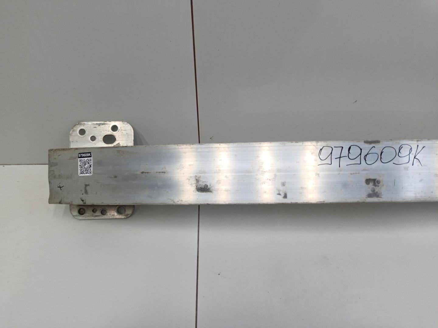 Усилитель переднего бампера