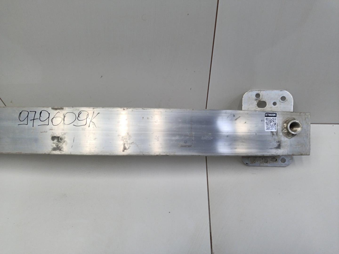 Усилитель переднего бампера