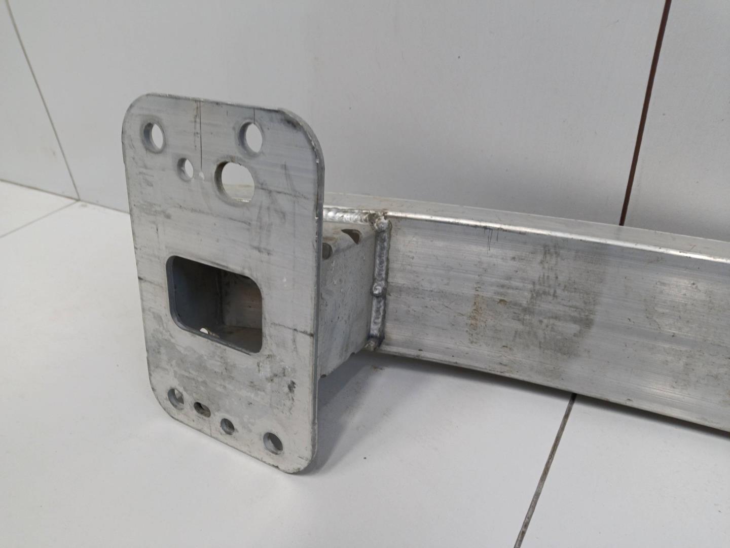 Усилитель переднего бампера