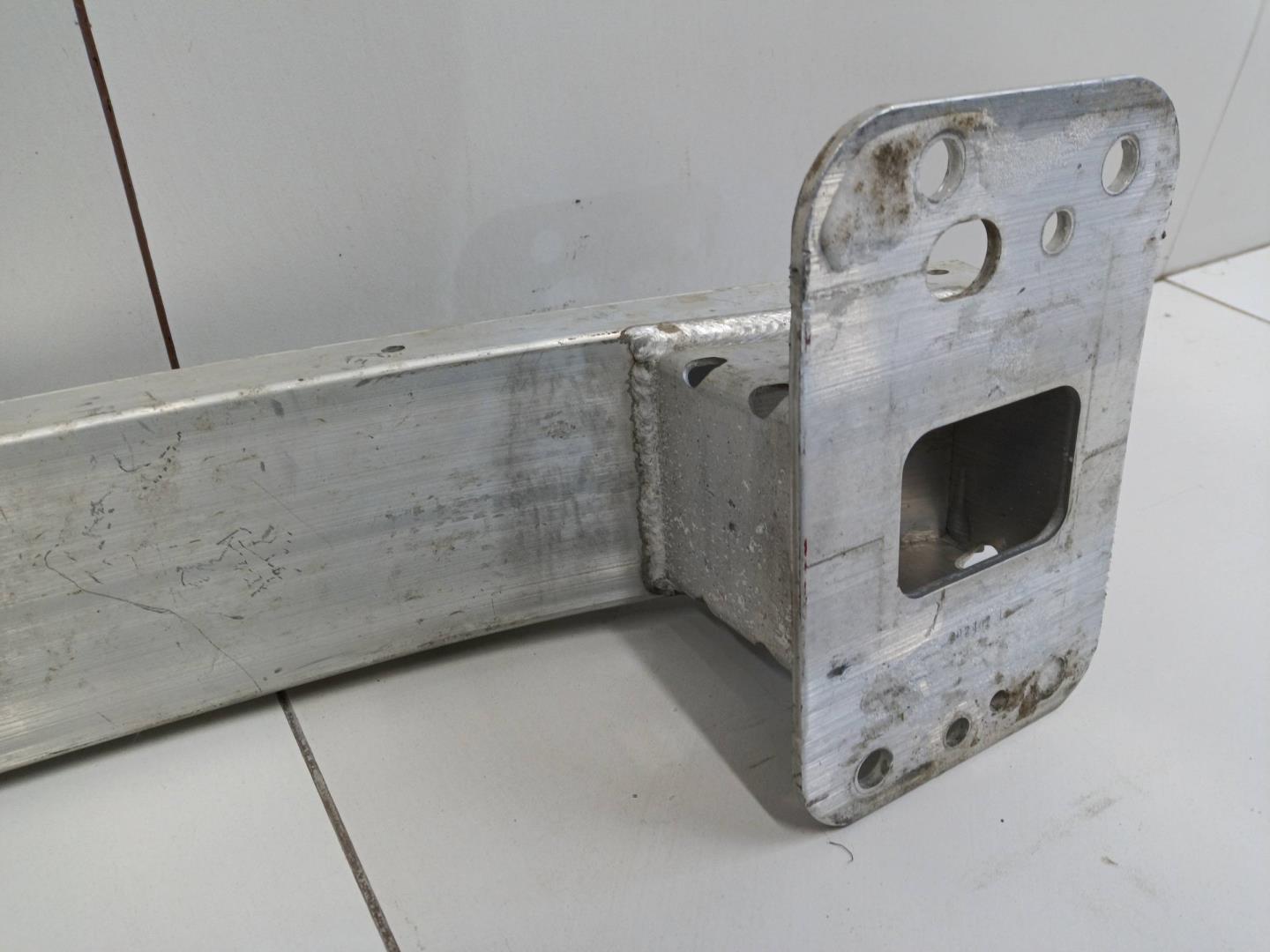 Усилитель переднего бампера