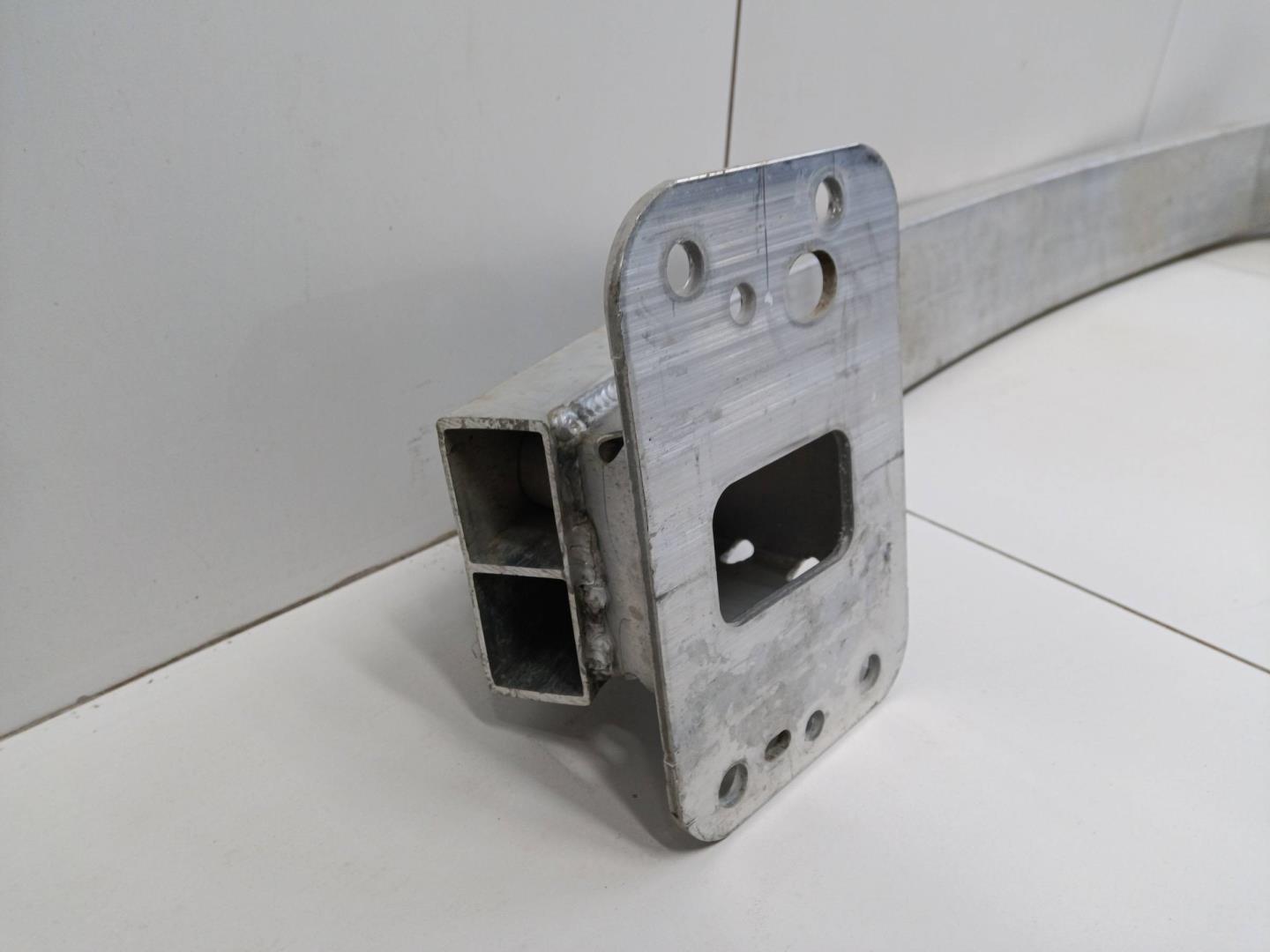 Усилитель переднего бампера