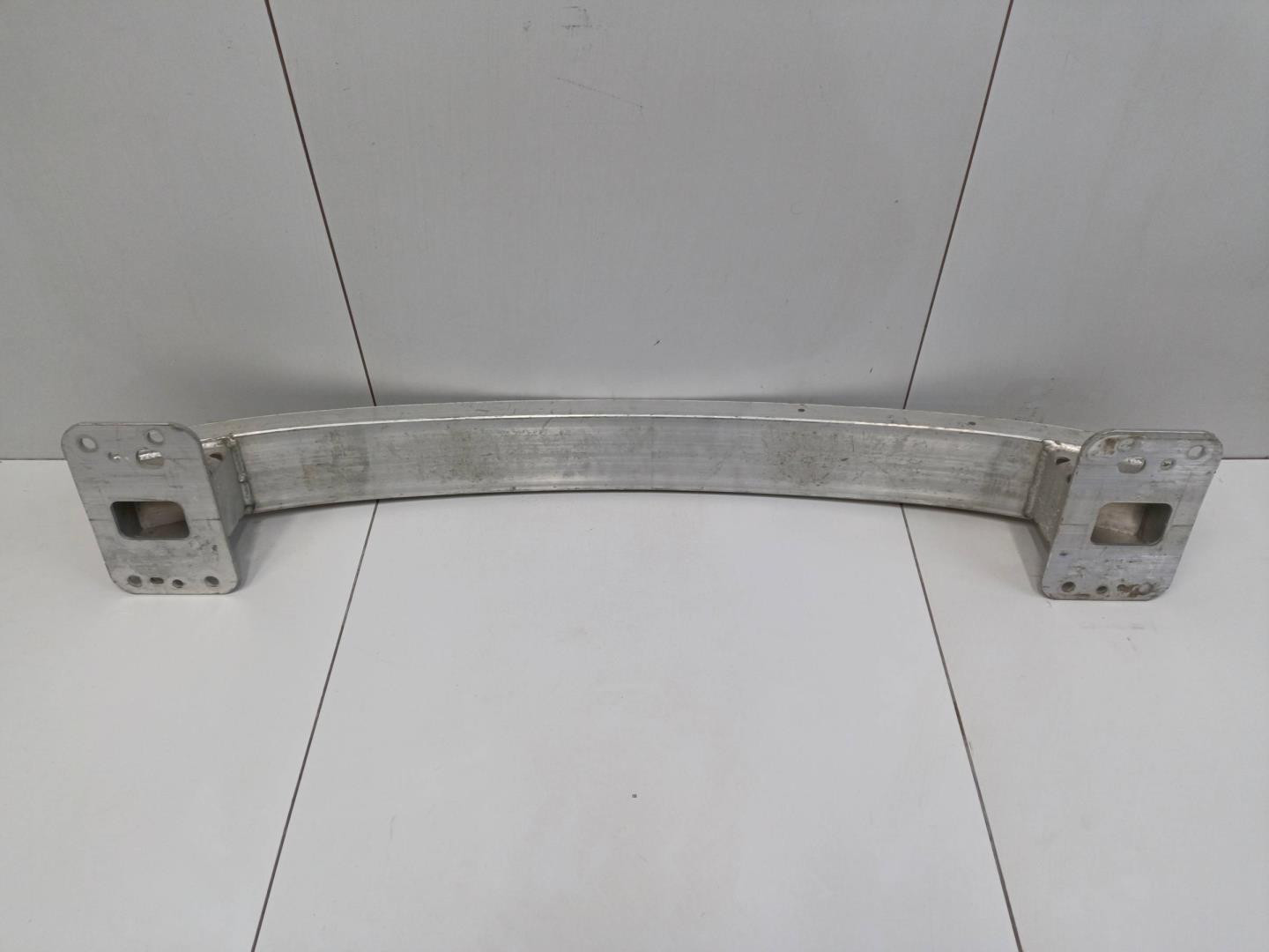 Усилитель переднего бампера