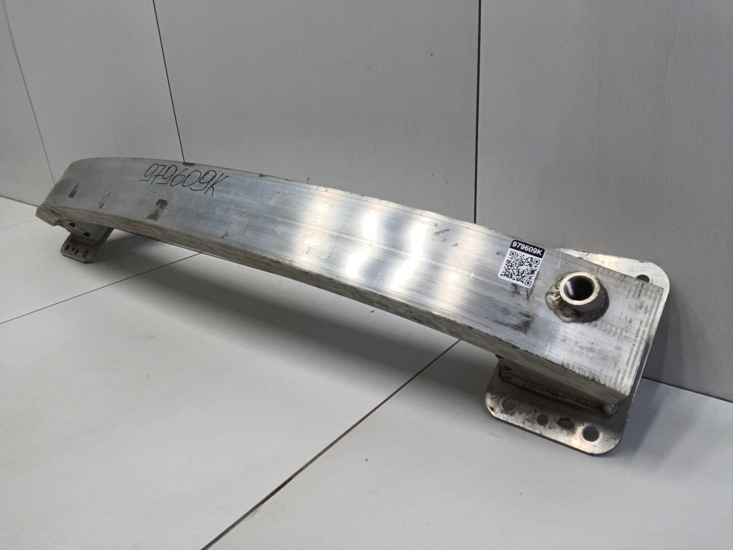 Усилитель переднего бампера