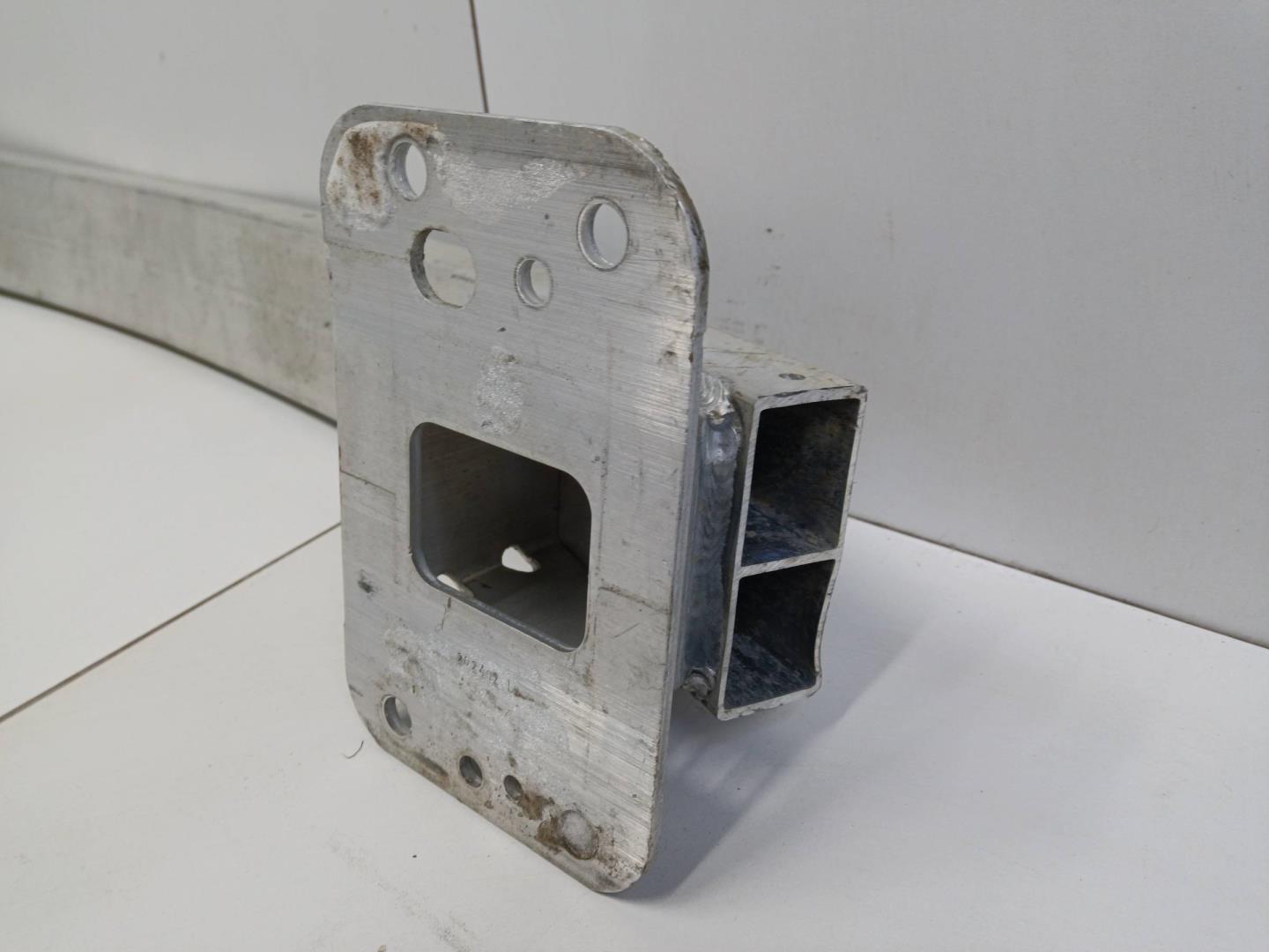 Усилитель переднего бампера