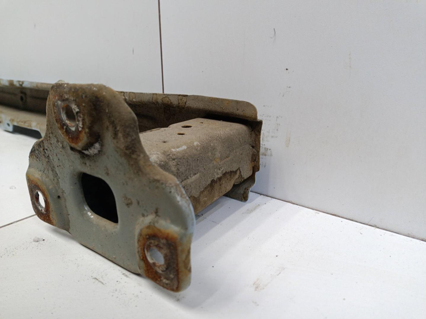 Усилитель заднего бампера