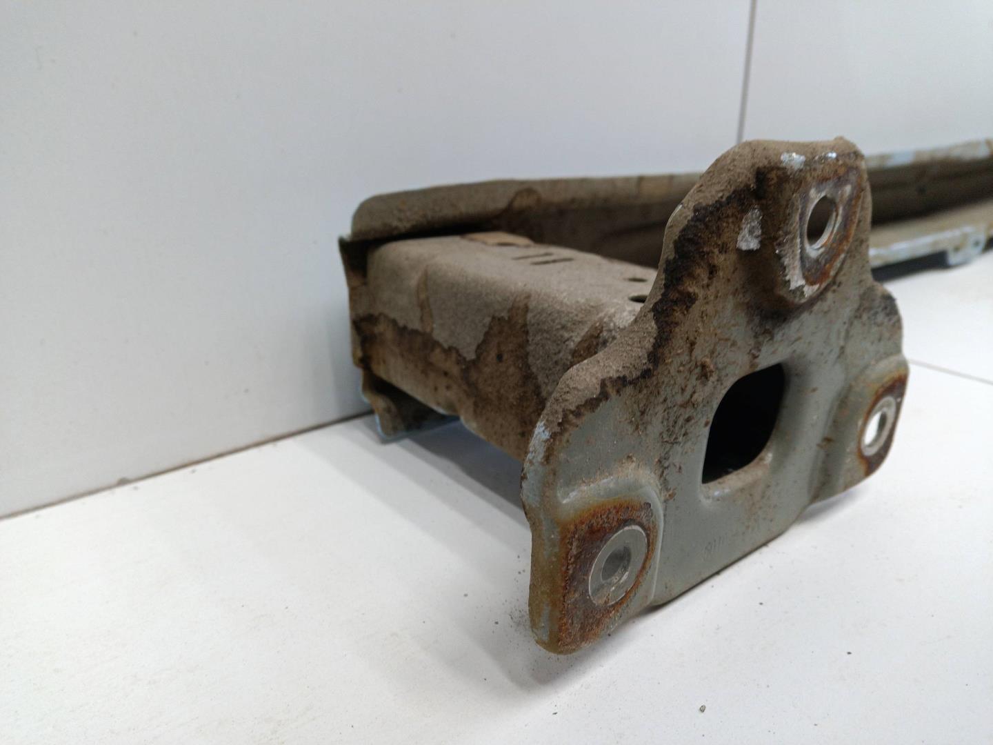 Усилитель заднего бампера