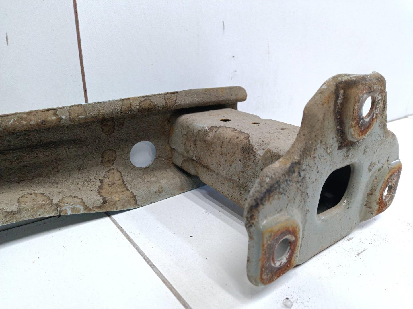 Усилитель заднего бампера