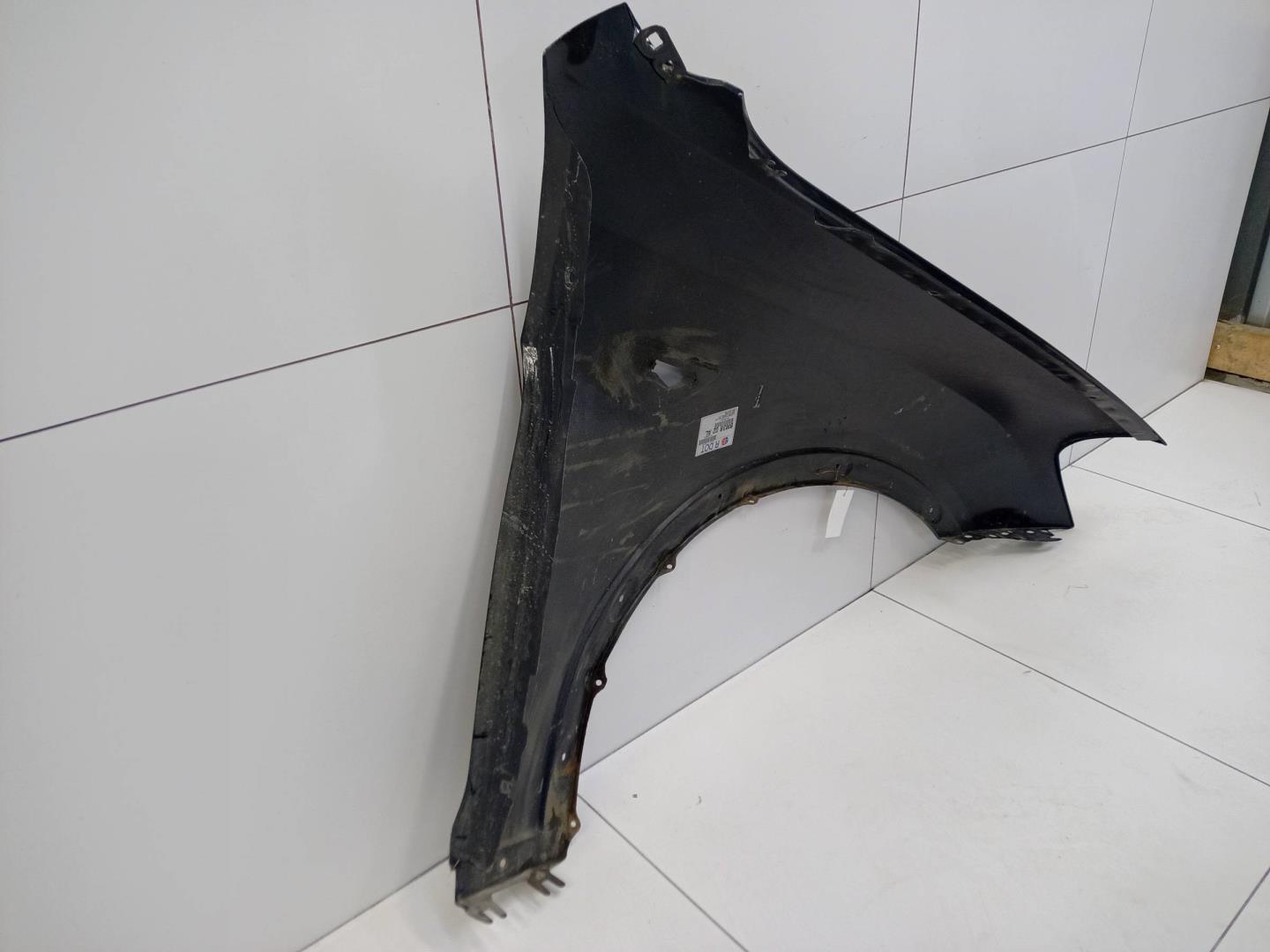 Крыло переднее левое