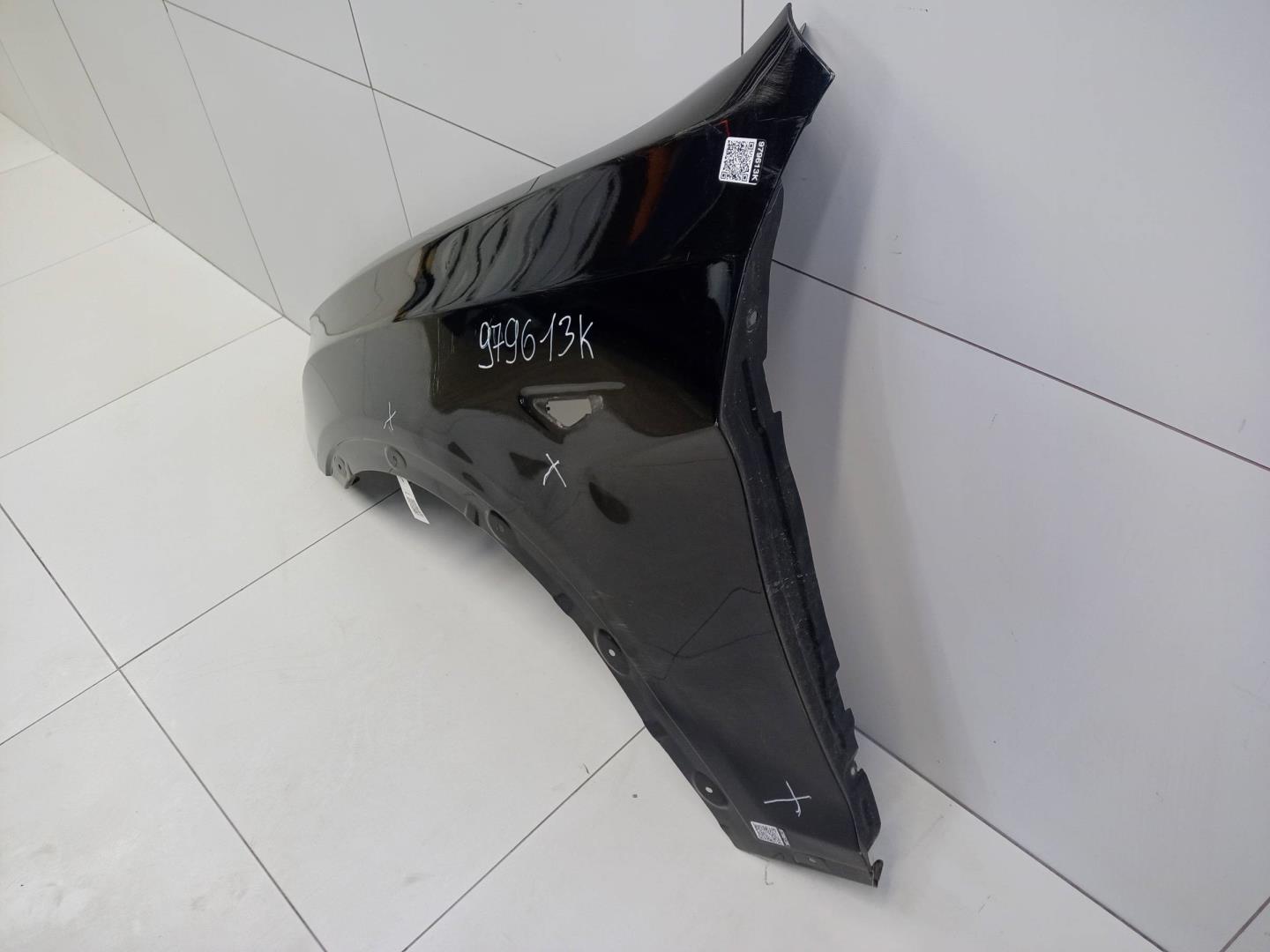 Крыло переднее левое