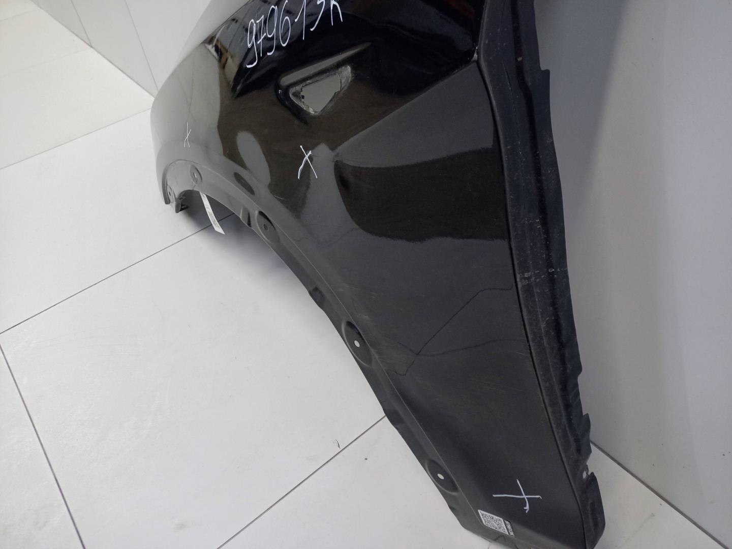 Крыло переднее левое