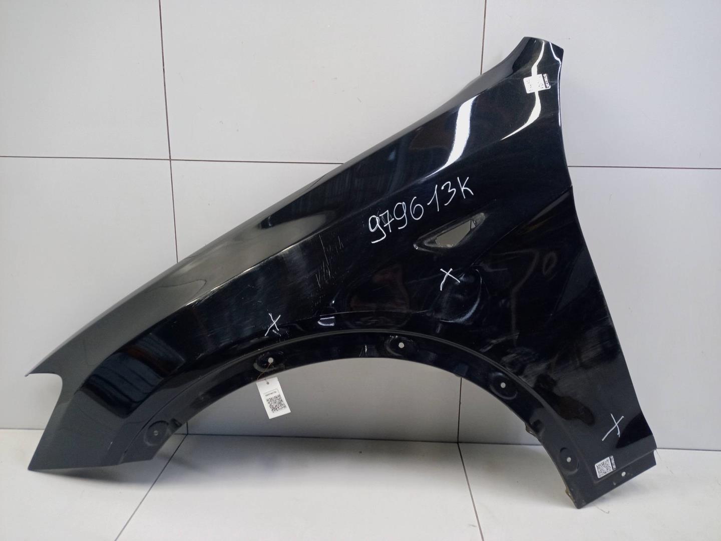 Крыло переднее левое